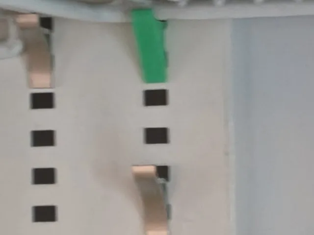 "Bar Fridge" rack support bracket