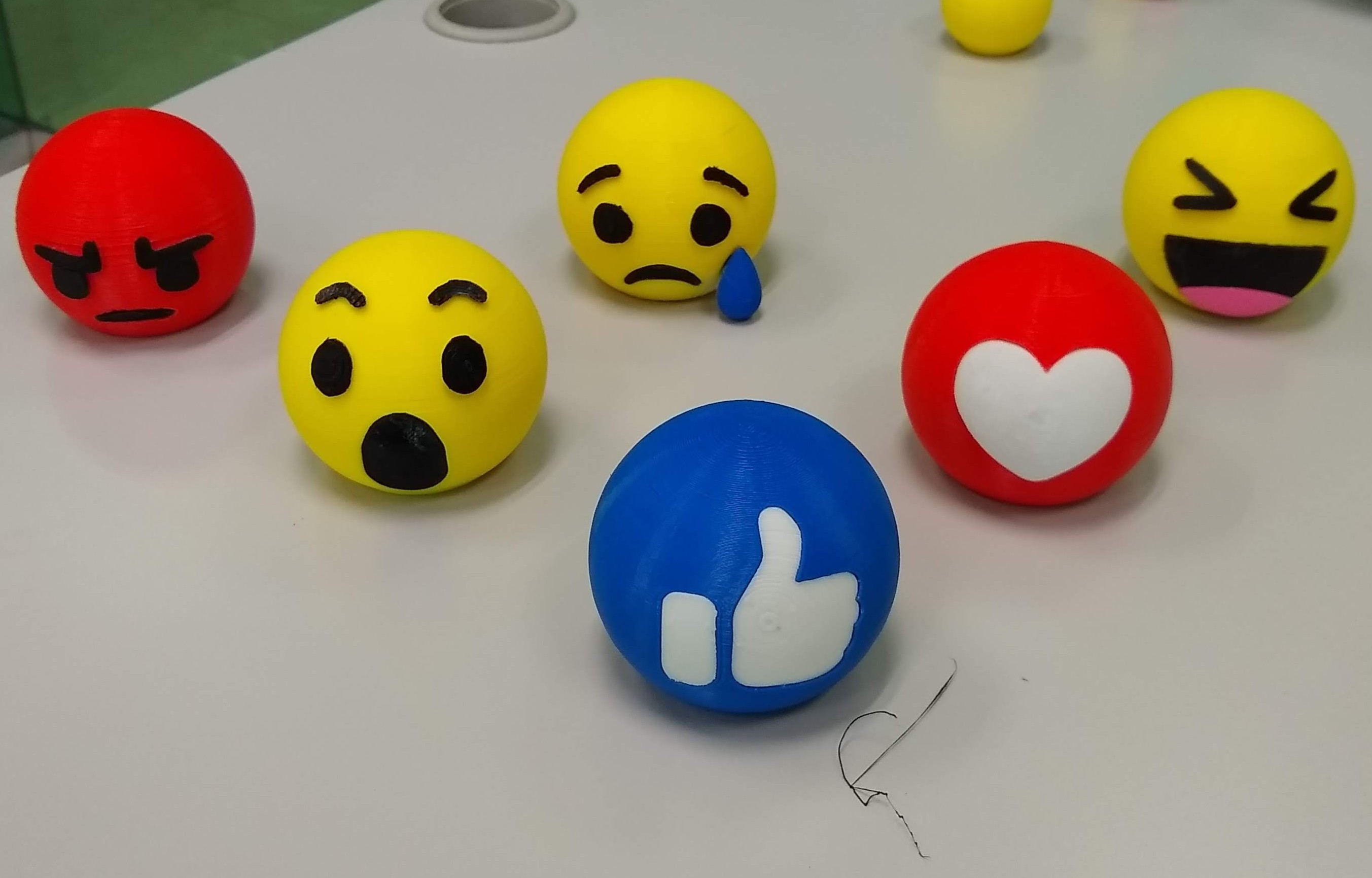 Facebook Reactions - No Multicolor System