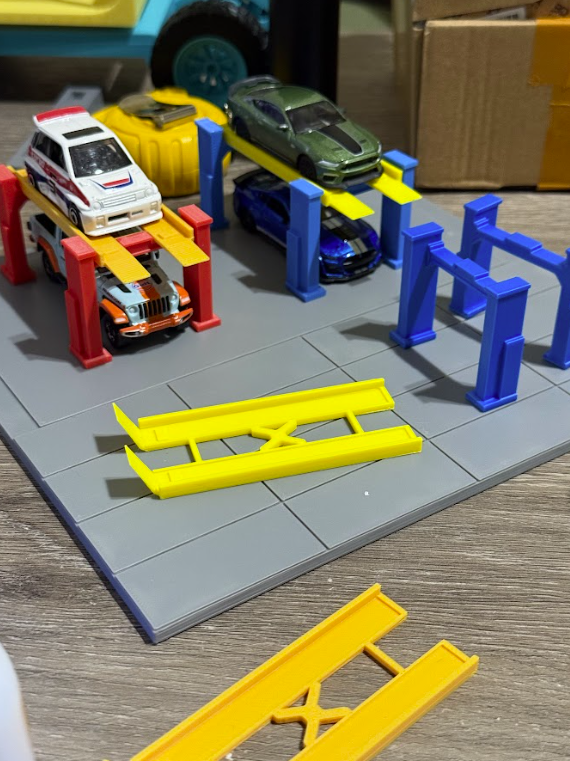 1:64 Garage Car Lift and Accessories