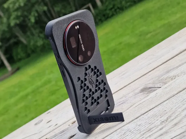 Xiaomi 17 Ultra 'SlimSkin' Case with Flip-Out Stand