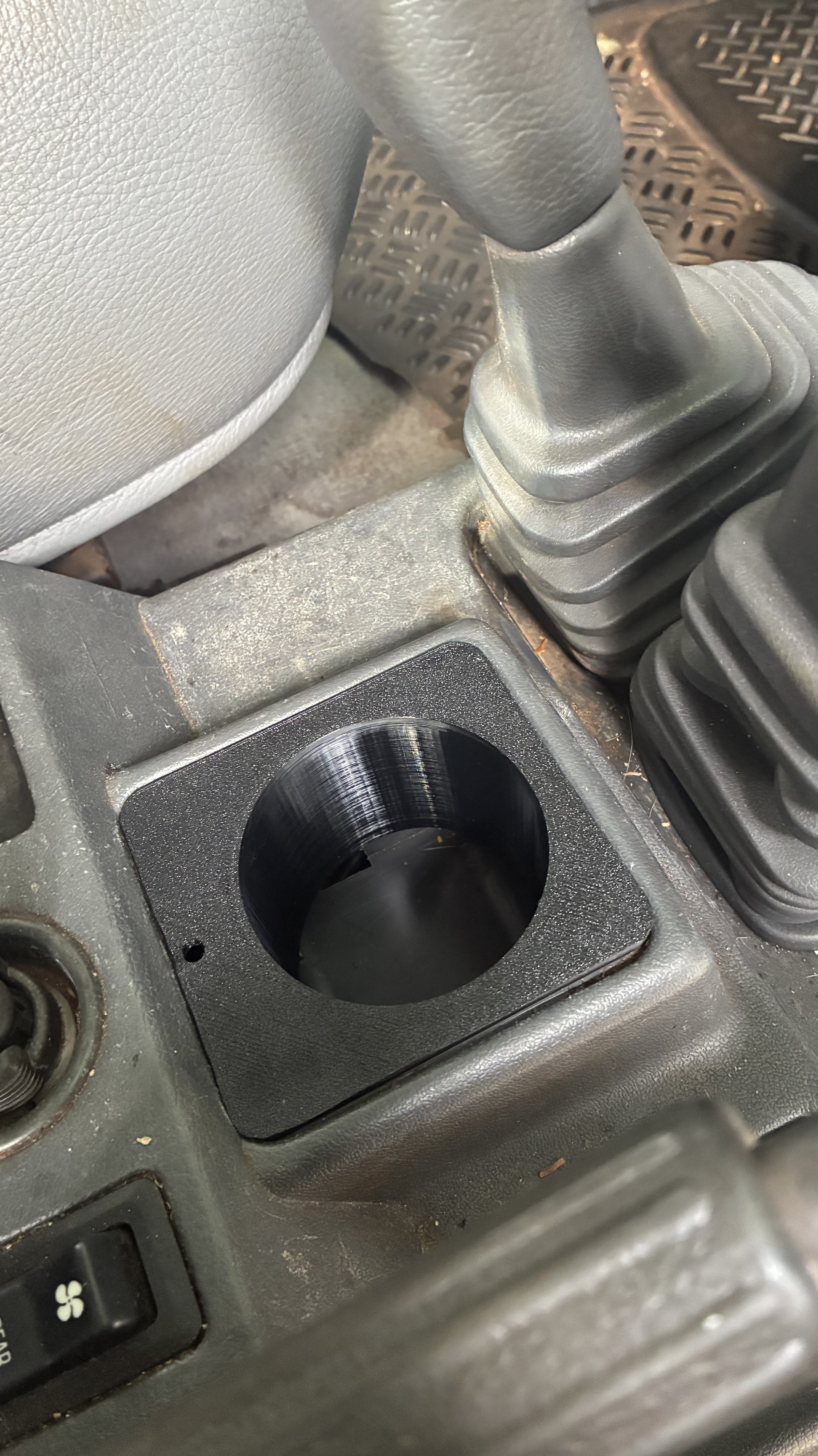 Pajero / Montero Gen 2 - Single Cup Holder