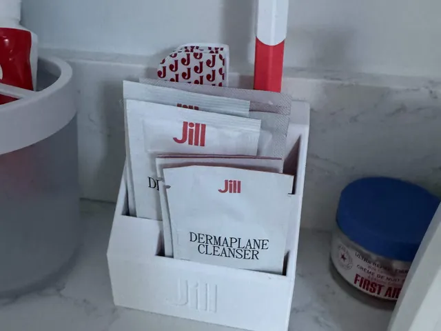 Jill Razor Organizer