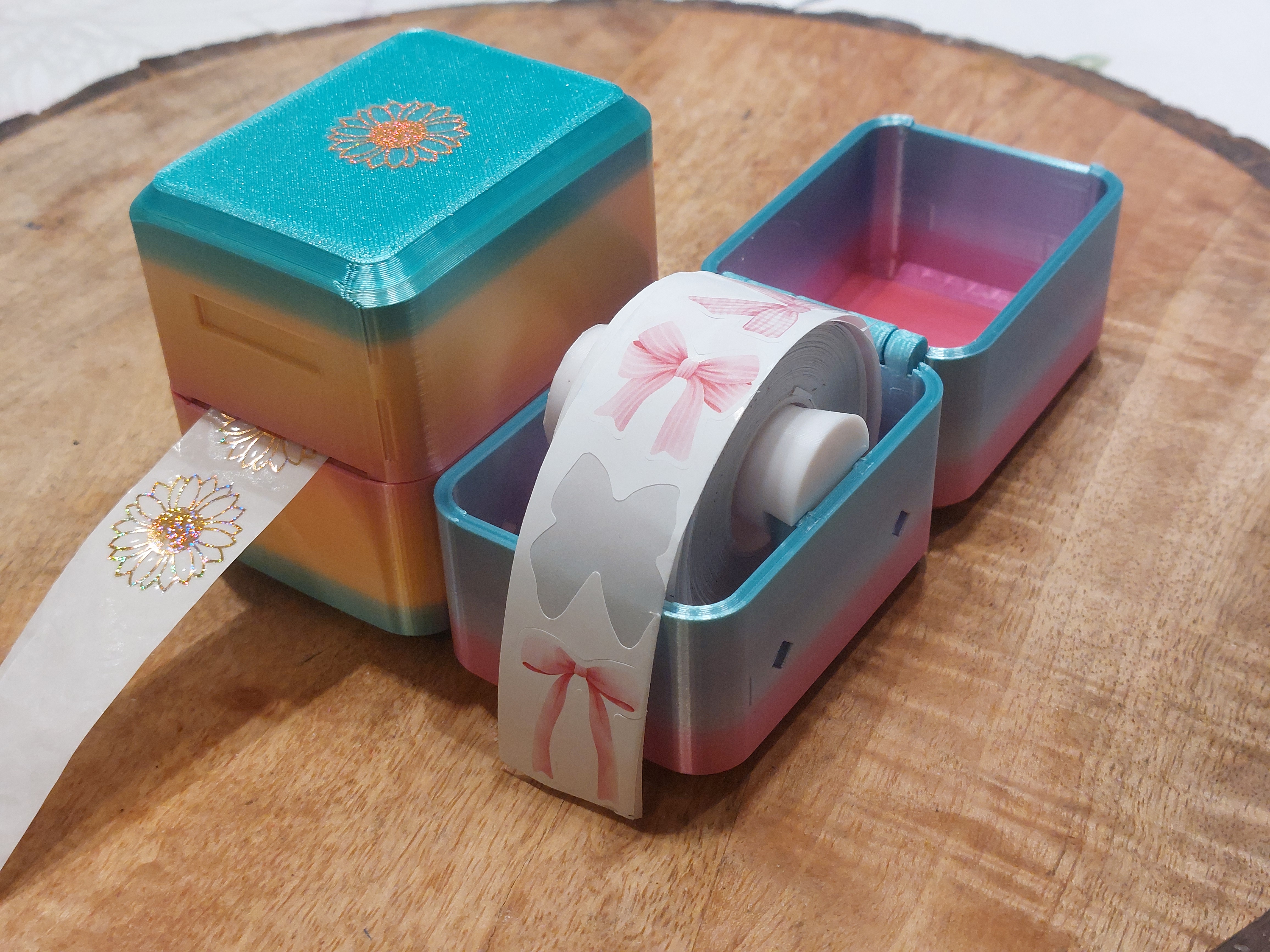 Ribbon spool box