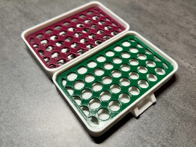 Soap dishes with drainage and decorative inserts