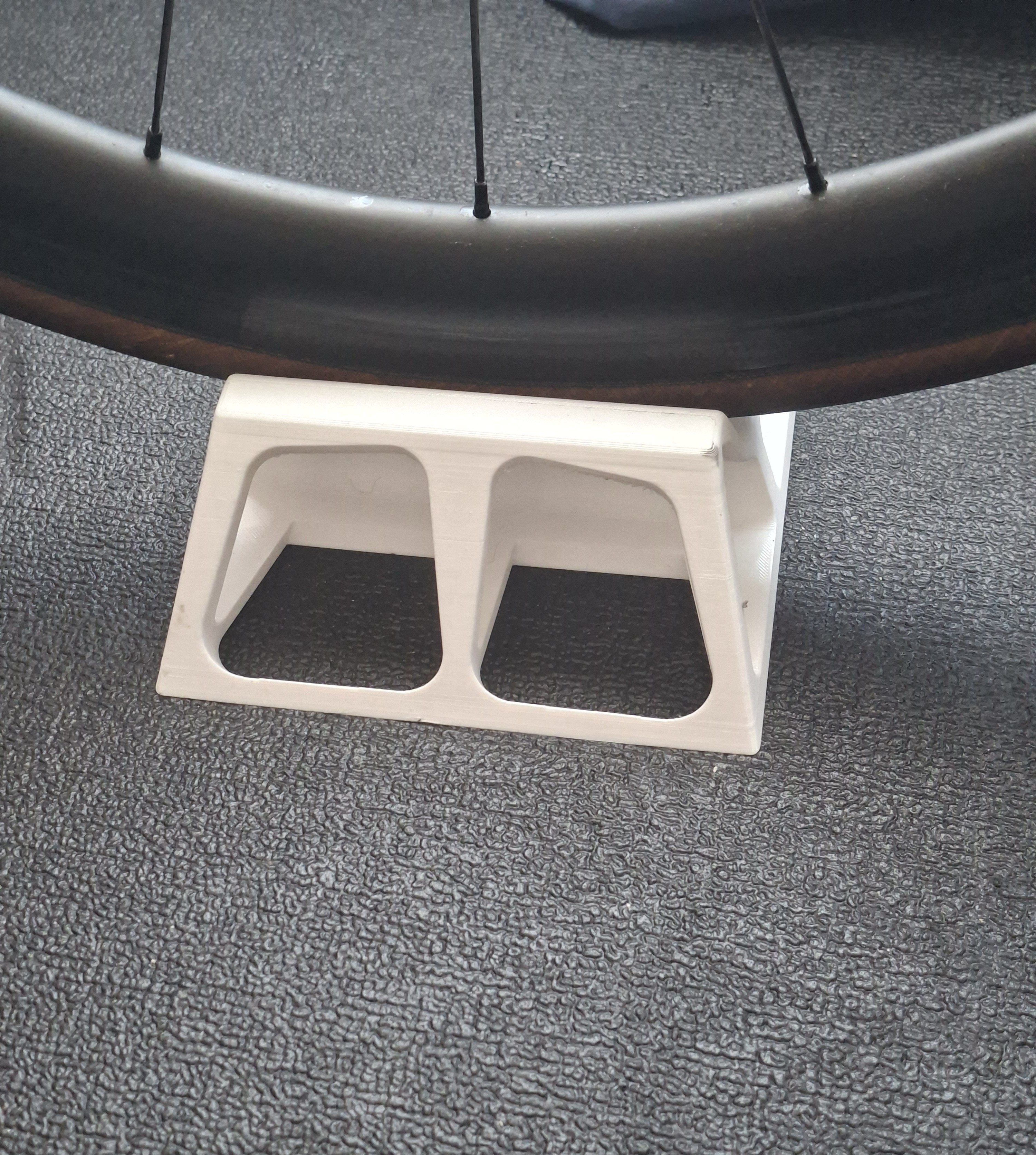 Stable front bike wheel riser