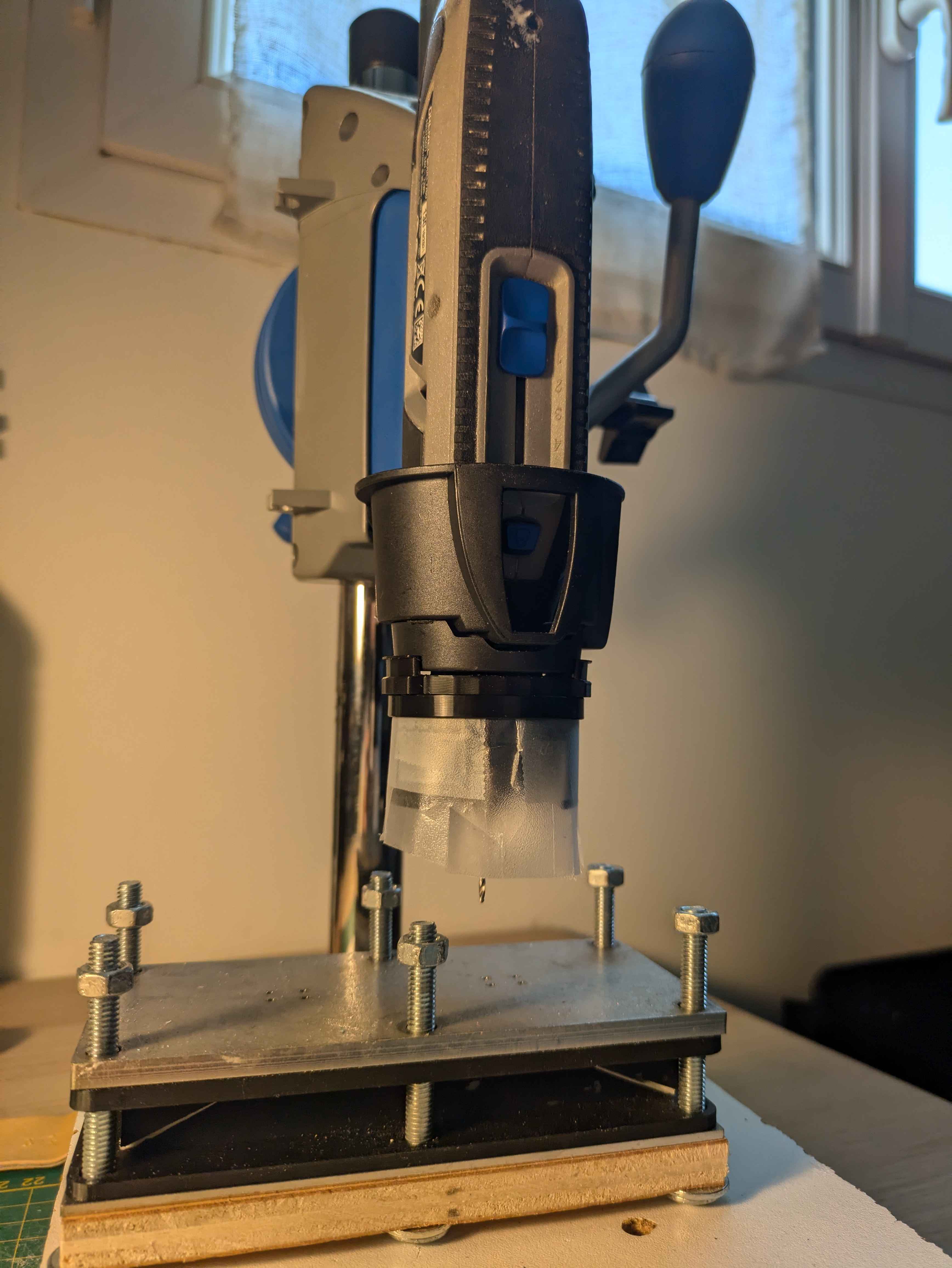 Dremel dust shoe for workstation