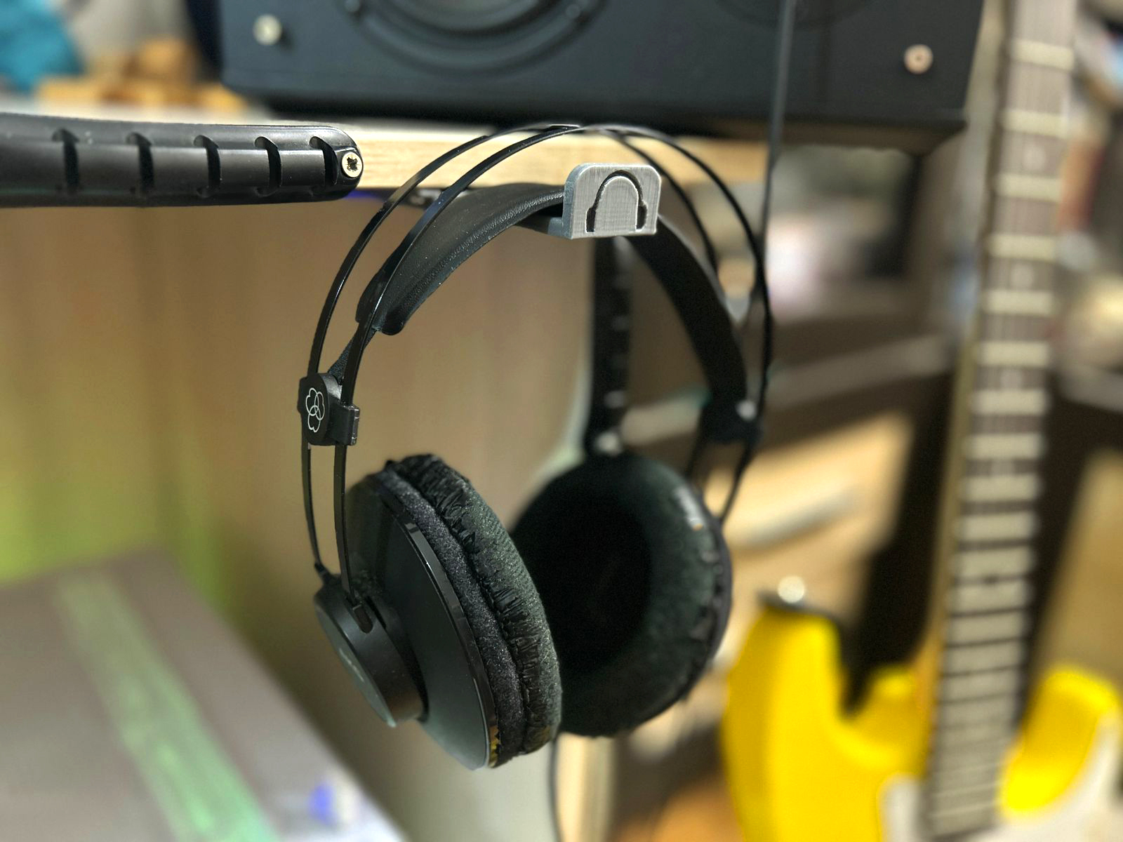 Ergonomic Under-Desk Retractable Headphone Hook