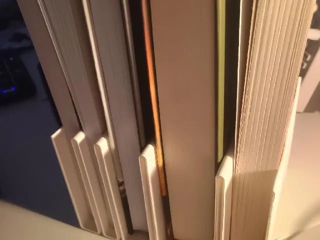Fancy schmancy wavy Book stand (parametrised) (Now with Vase mode!)