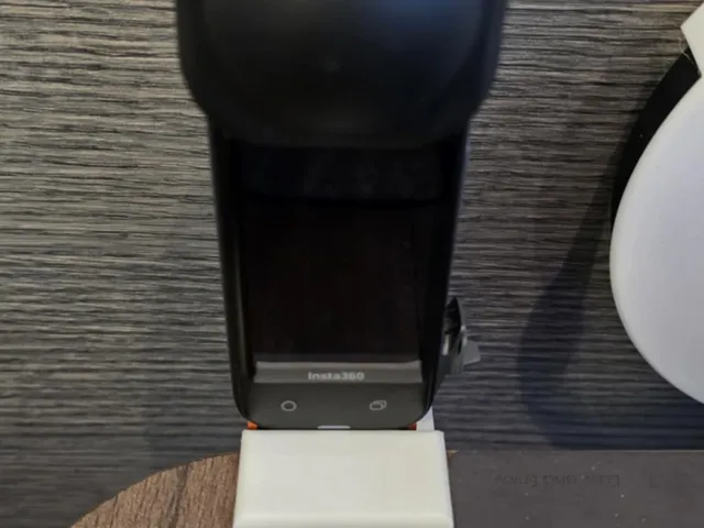 Insta 360 X5 with stick Desk stroage