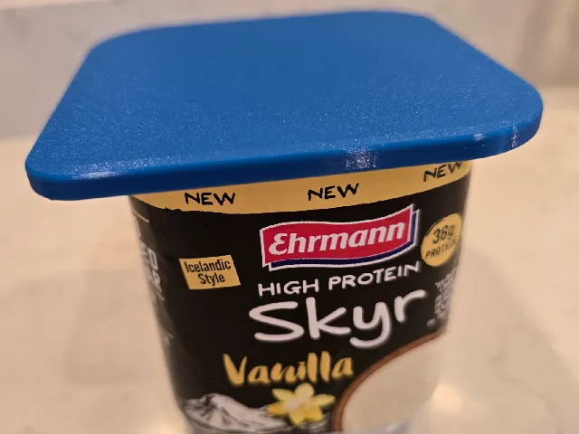 Ehrmann Skyr snap-on lid