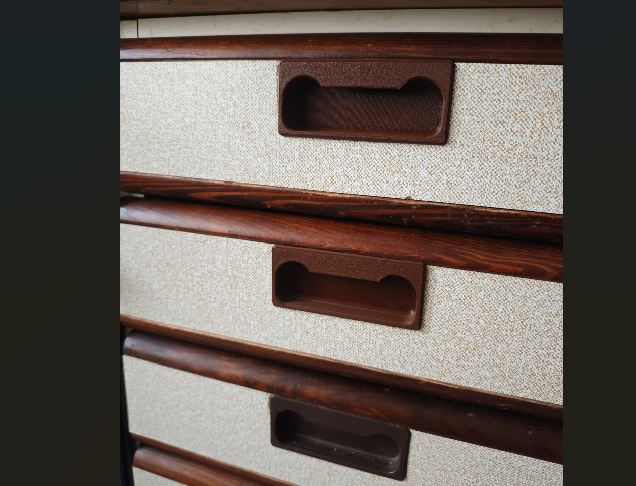 Madlo od zásuvky v kuchyňské lince (Kitchen drawer handle)