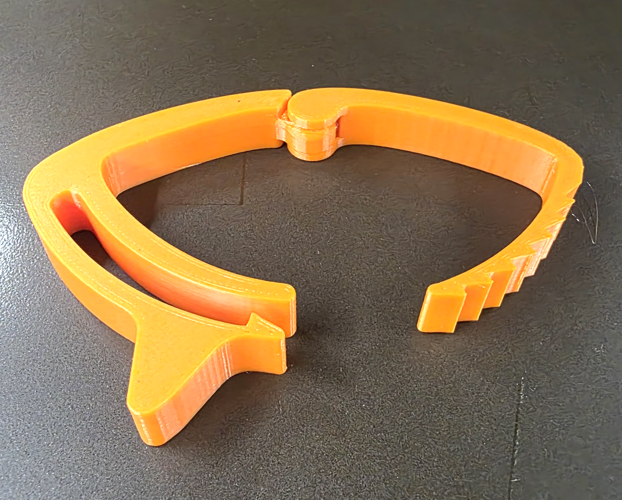 Ratcheting carabiner / cable clamp
