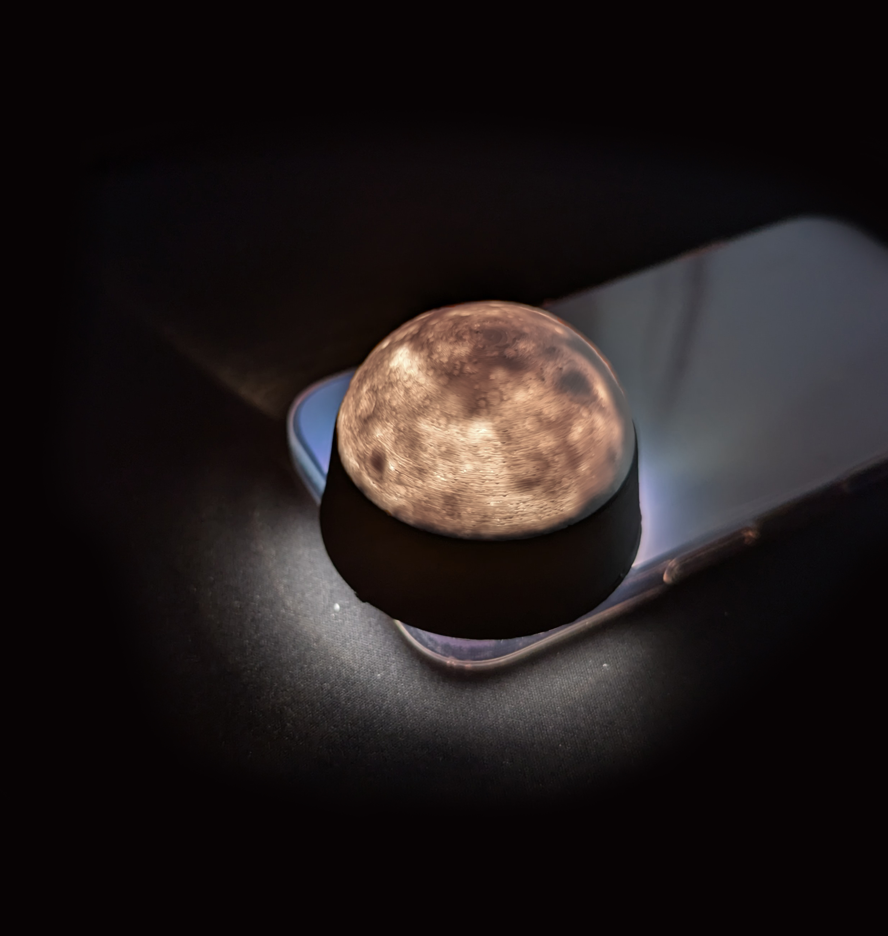 Cooler Master Elite Liquid Moon Cover.