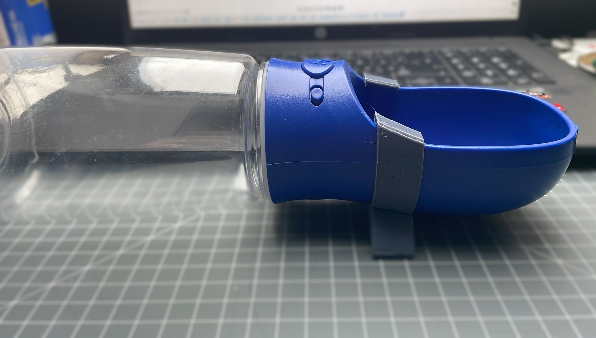 Foot for portable water dispenser for dogs