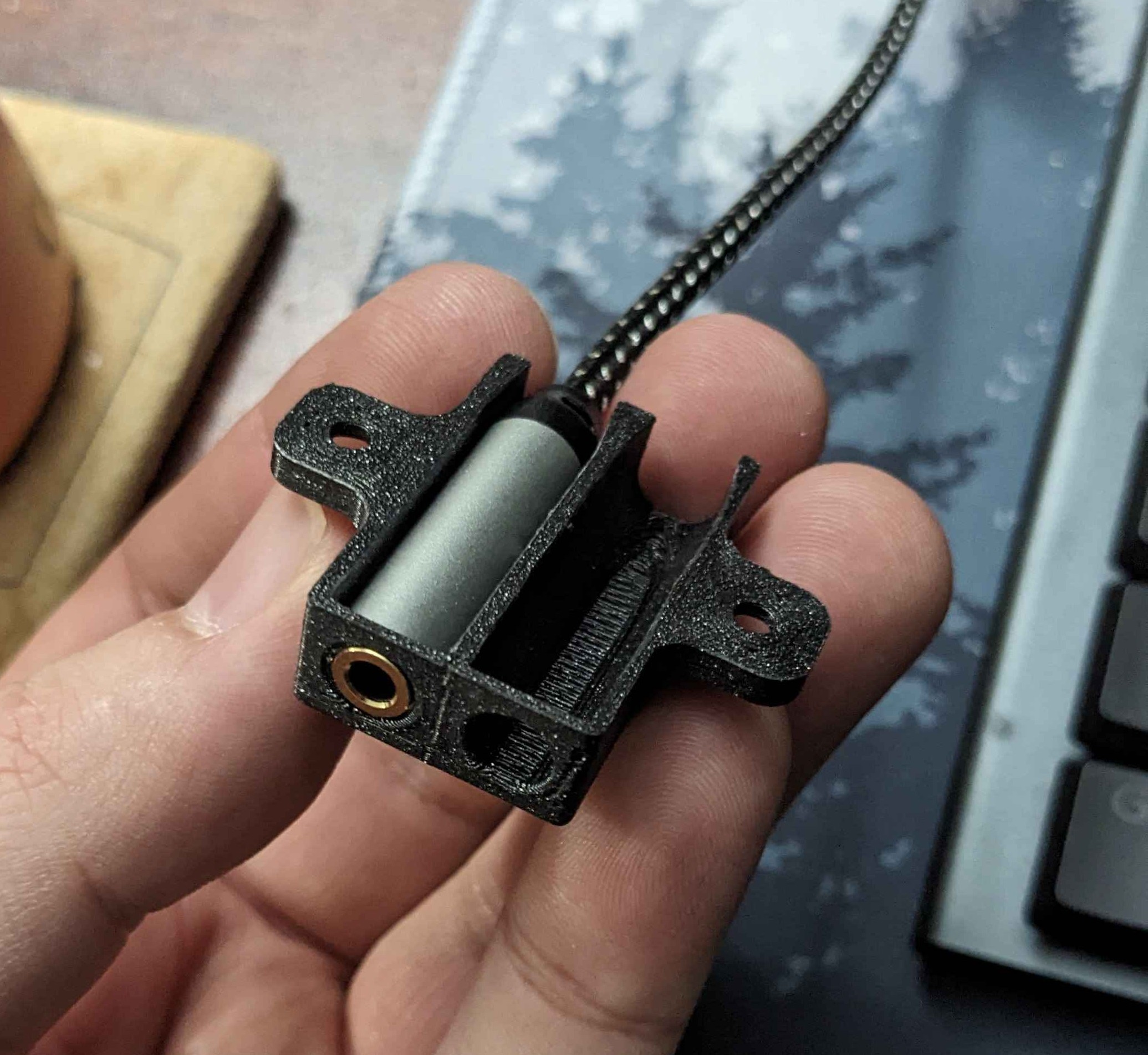 Miniatura 2 do modelo 3D Cable Matters Headphone Extension Bracket