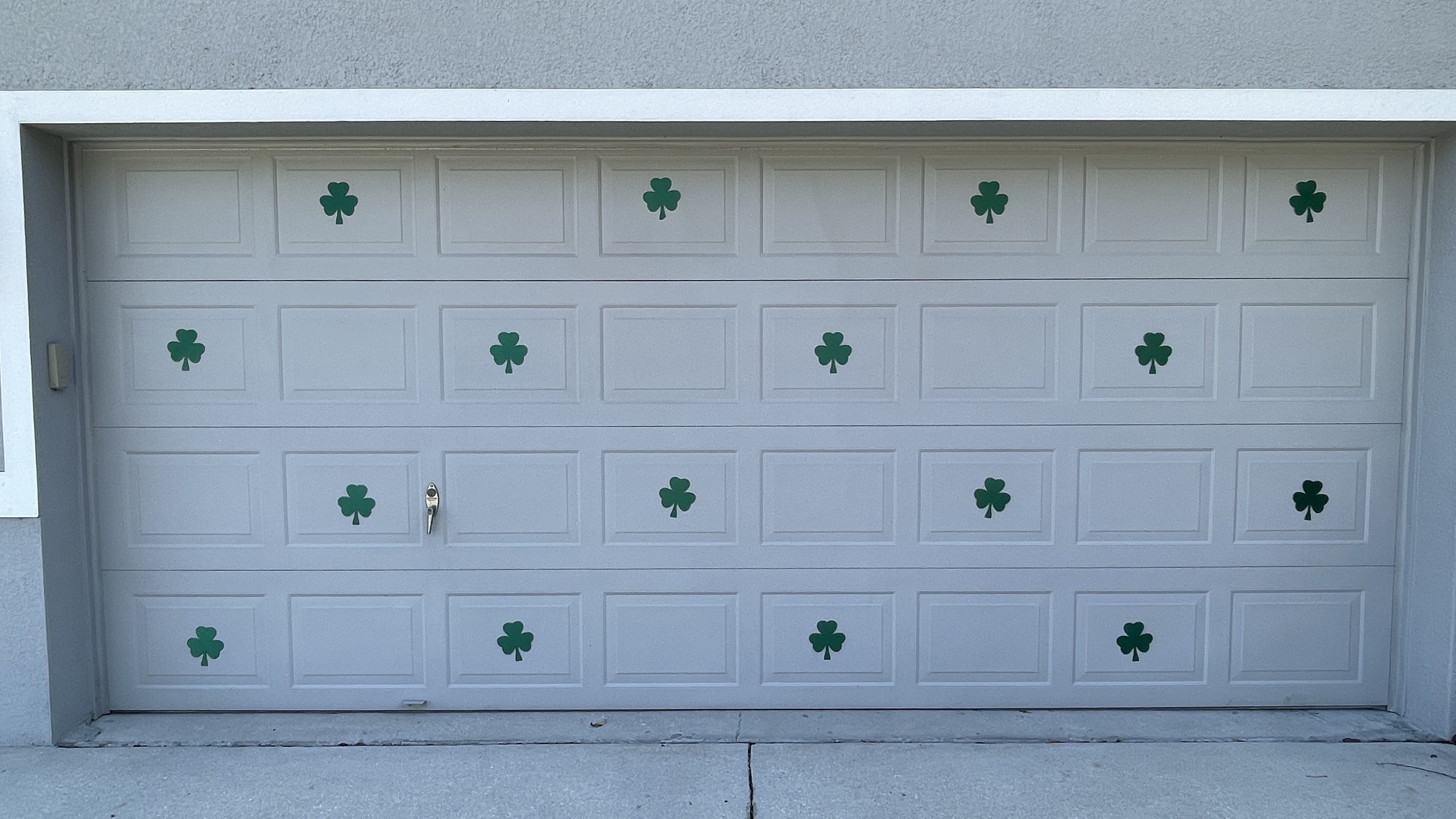 Garage Door Shamrock - Decoration — thumbnail 2