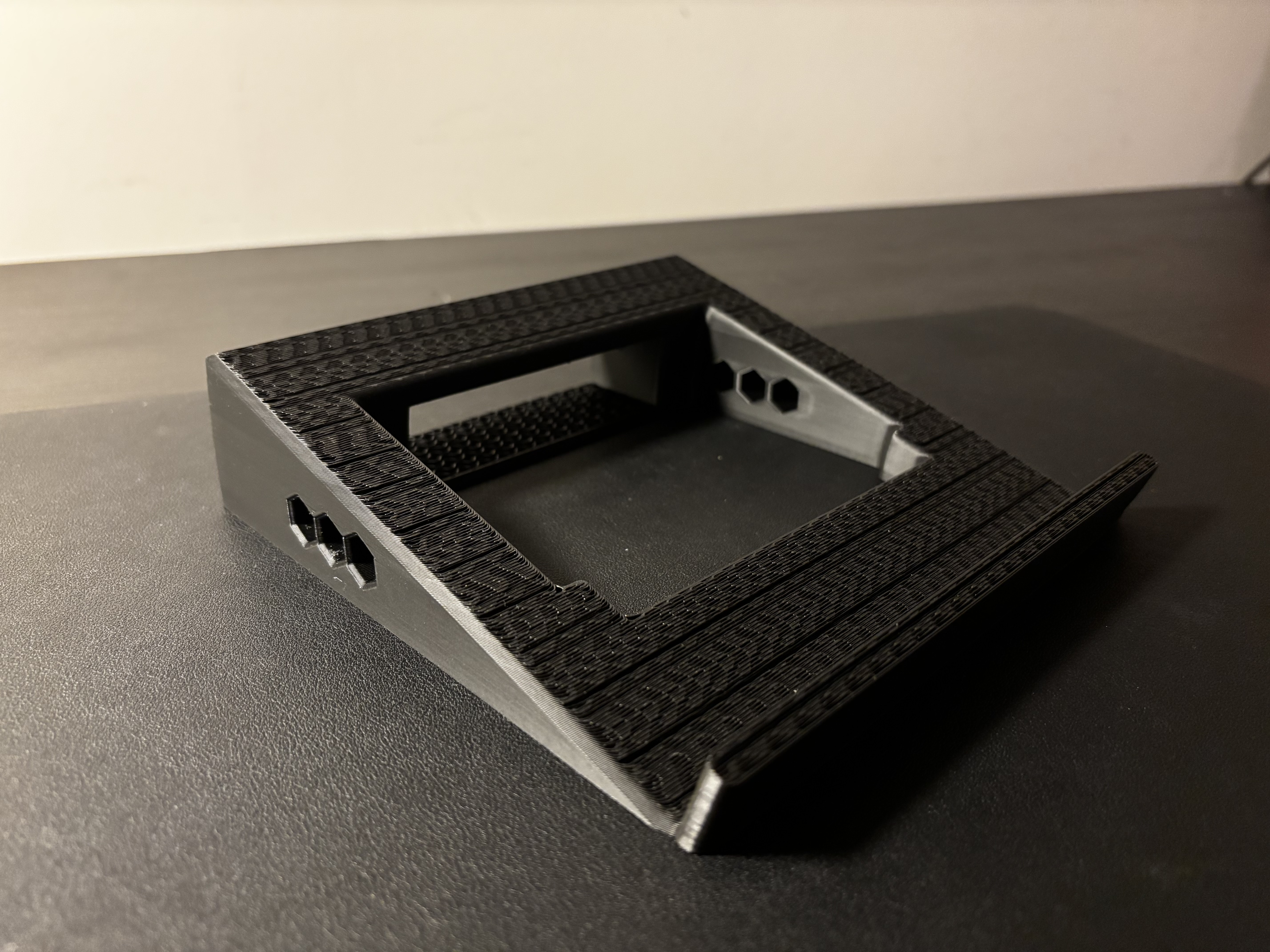 AeroMesh Compact Pro Stand