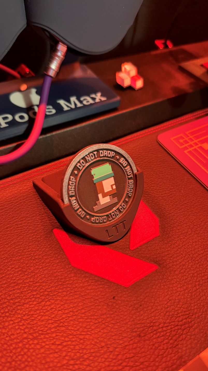 LTT Linus Tech Tips Coin "Do Not Drop" Stand W/Wo Magnet Variations