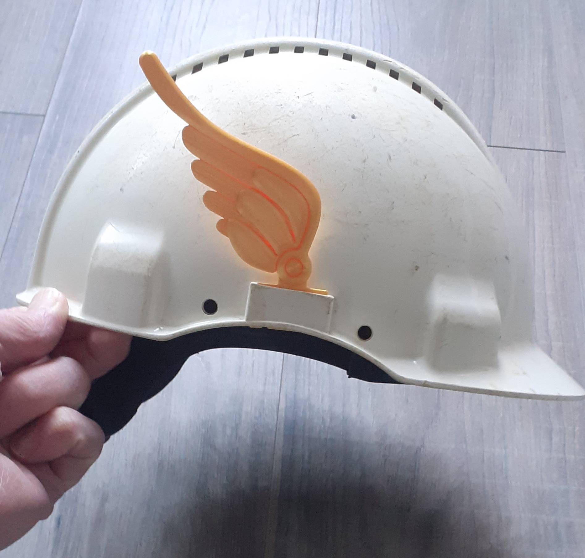 construction helmet wings