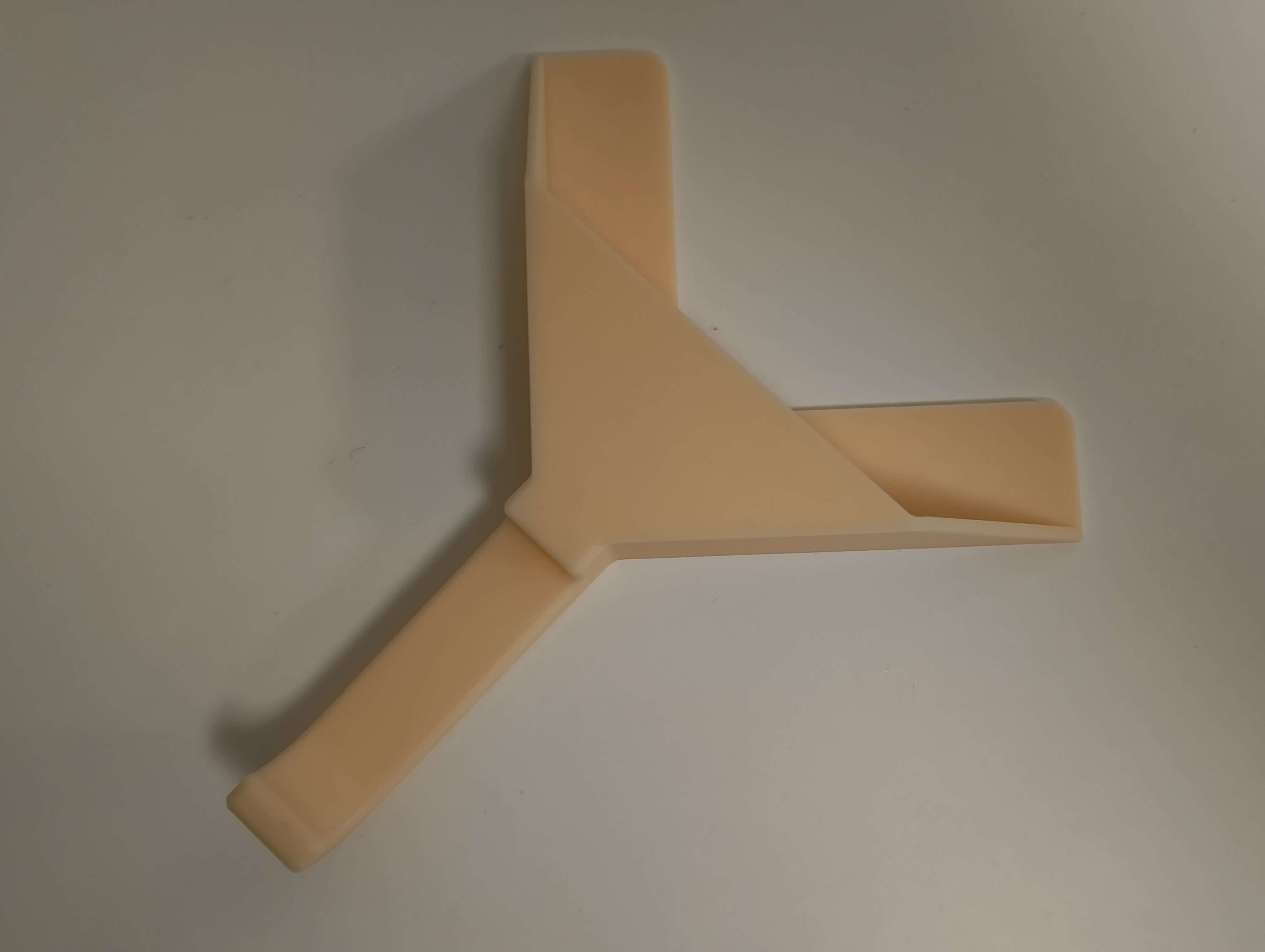 Headphones hanger to a 18mm thickness of a desk