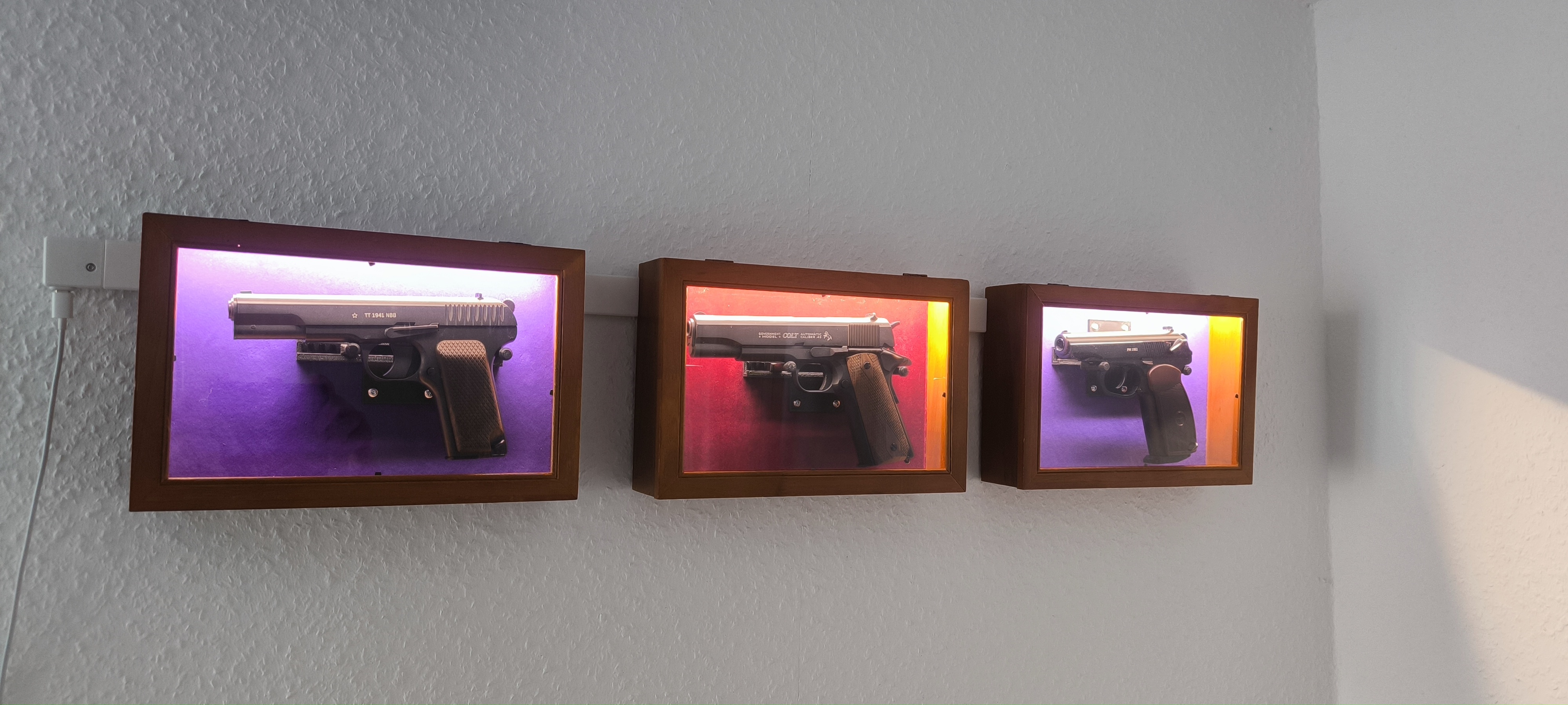USB Powered French Cleat Showcase