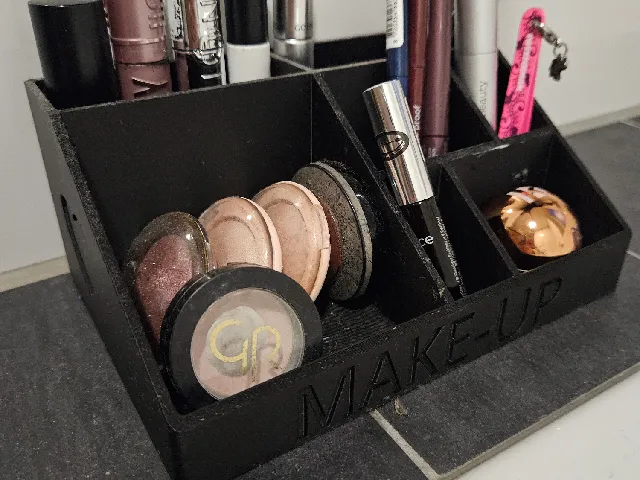 Make-up organizer