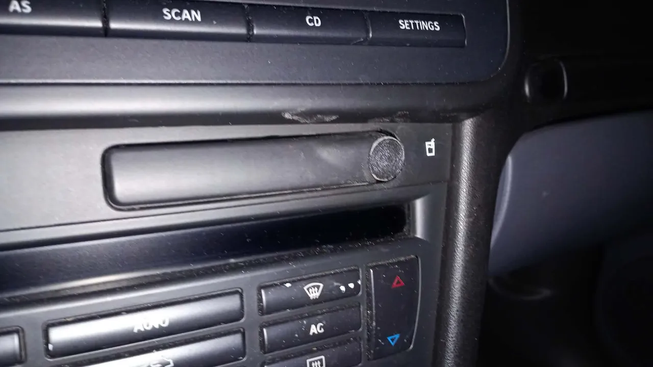 Кнопка подстаканника Saab 9-3