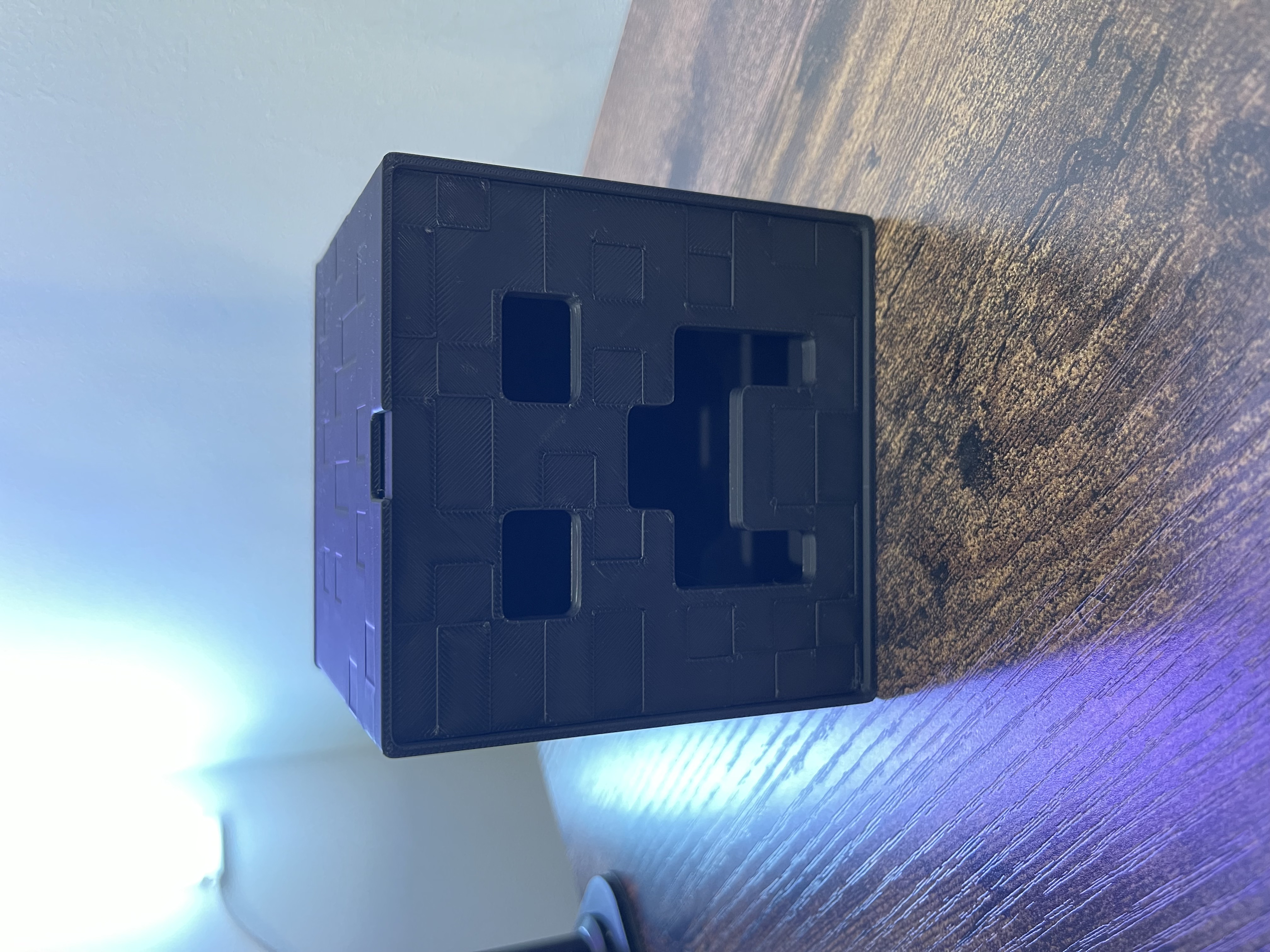 Miniatura 4 do modelo 3D Creeper Storage Box – Minecraft-Inspired Container