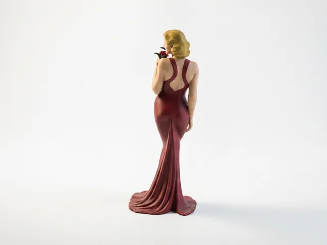 Lady In Dress Figurine Female Figure 3D Printable
