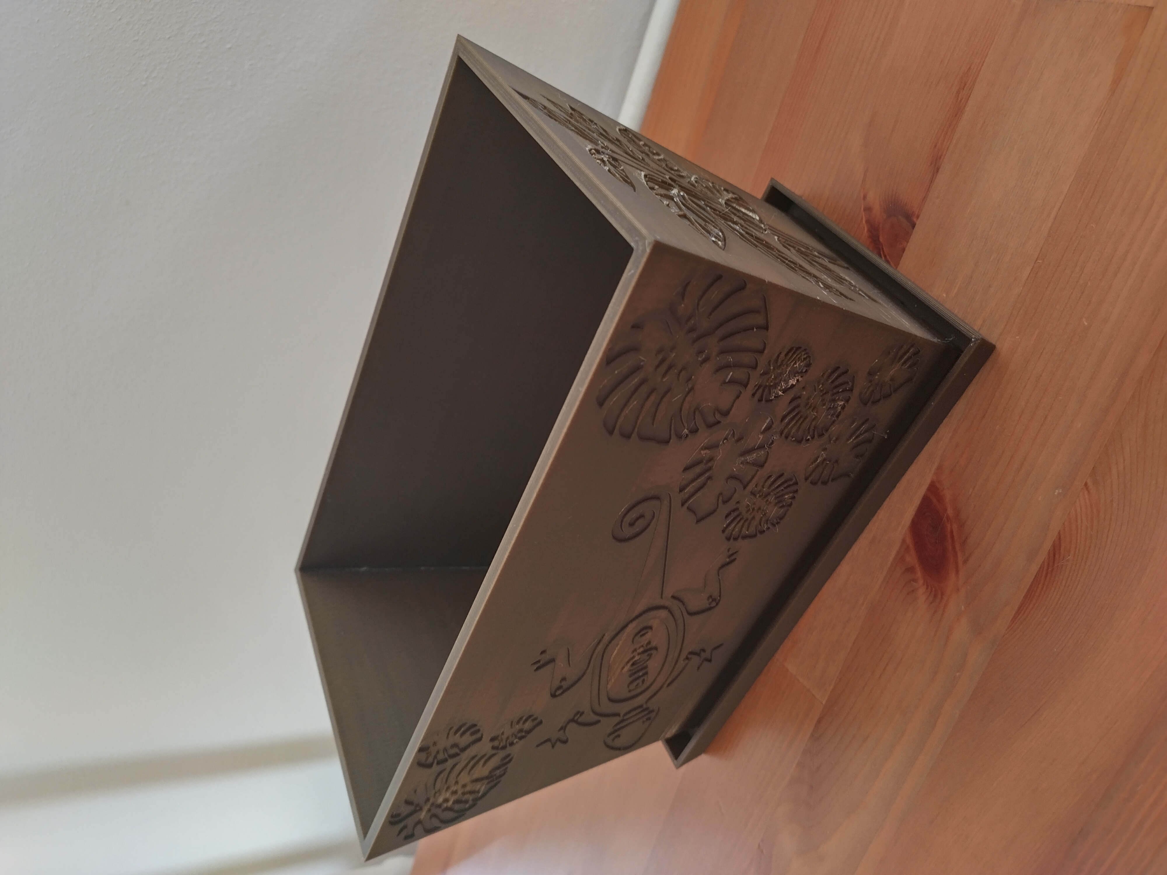 Nazca inspired Monstera planting pot and Planter