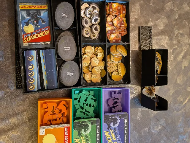 First Rat – Modular insert with sliding-lid player boxes