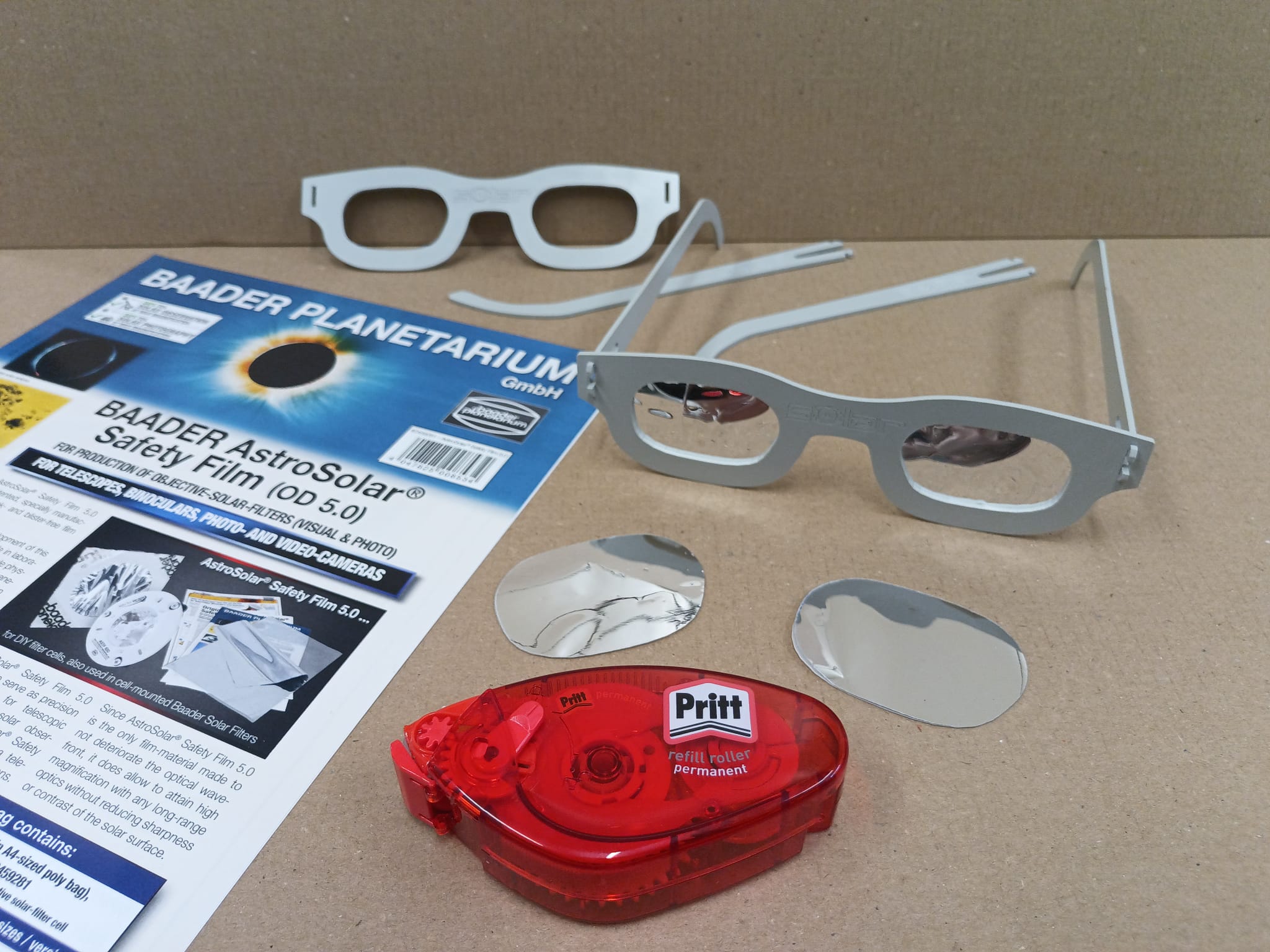 Miniatura 2 do modelo 3D Glasses for observing the Solar eclipse