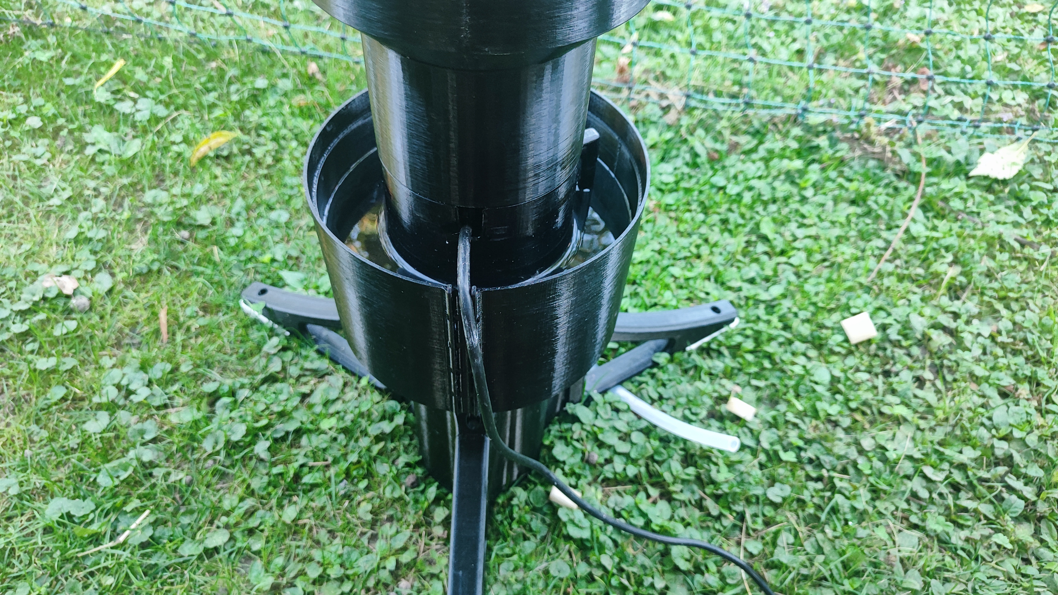 Water bucket for modular hydroponics tower