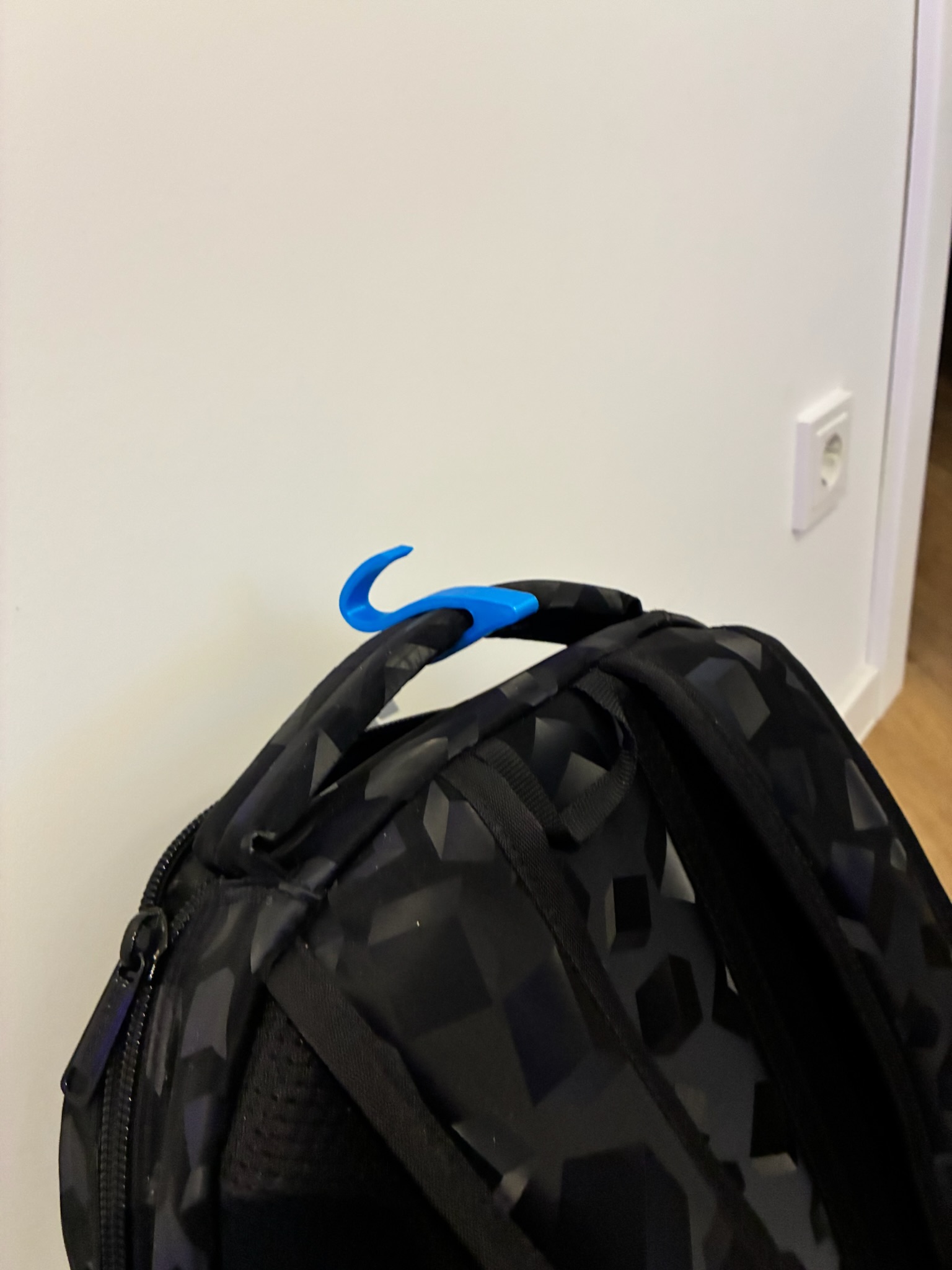 Backpack Jacket Holder Clip — miniatura 3