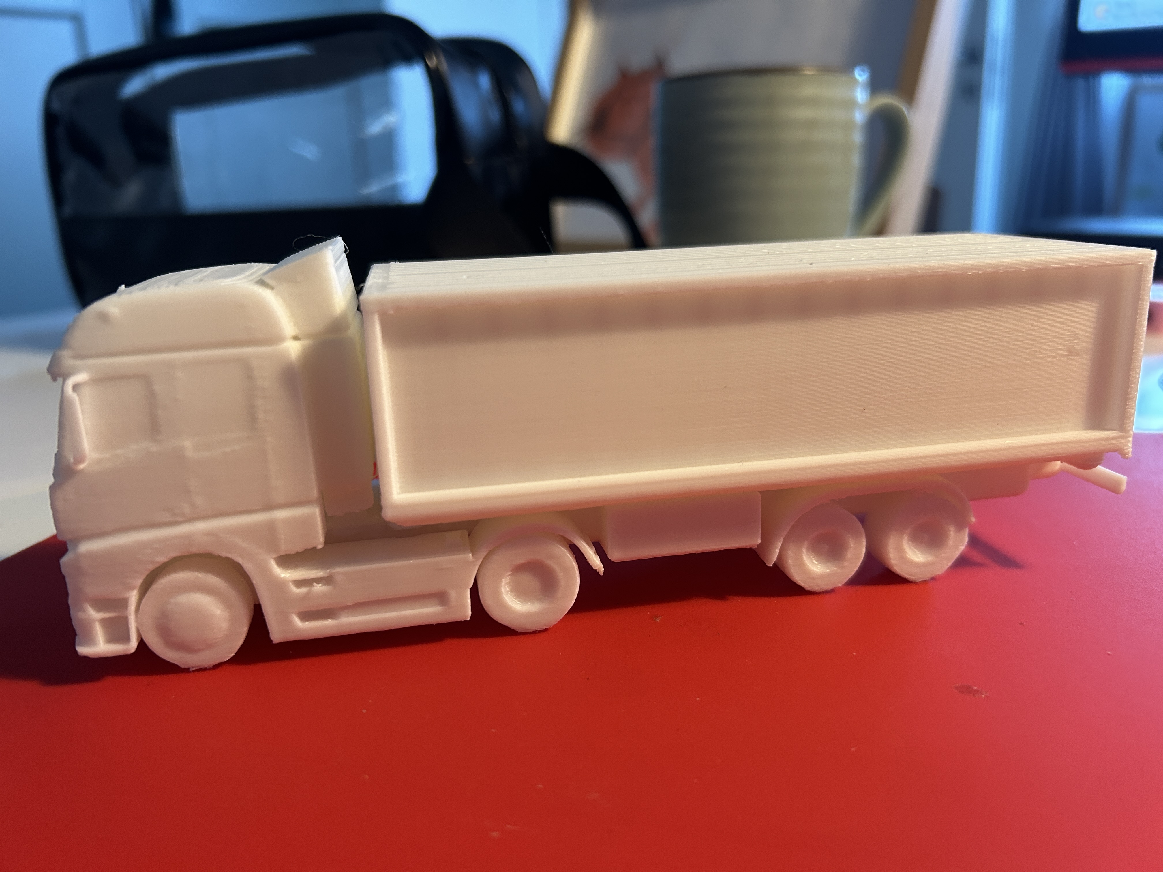 Customizable Cargo Truck with Replaceable Branding Inserts — miniatura 3
