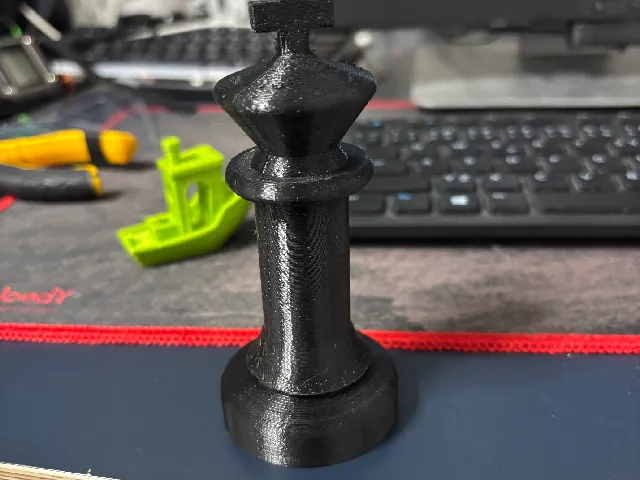 Chess-king-shaped pepper or salt shaker with a screw-on cap
