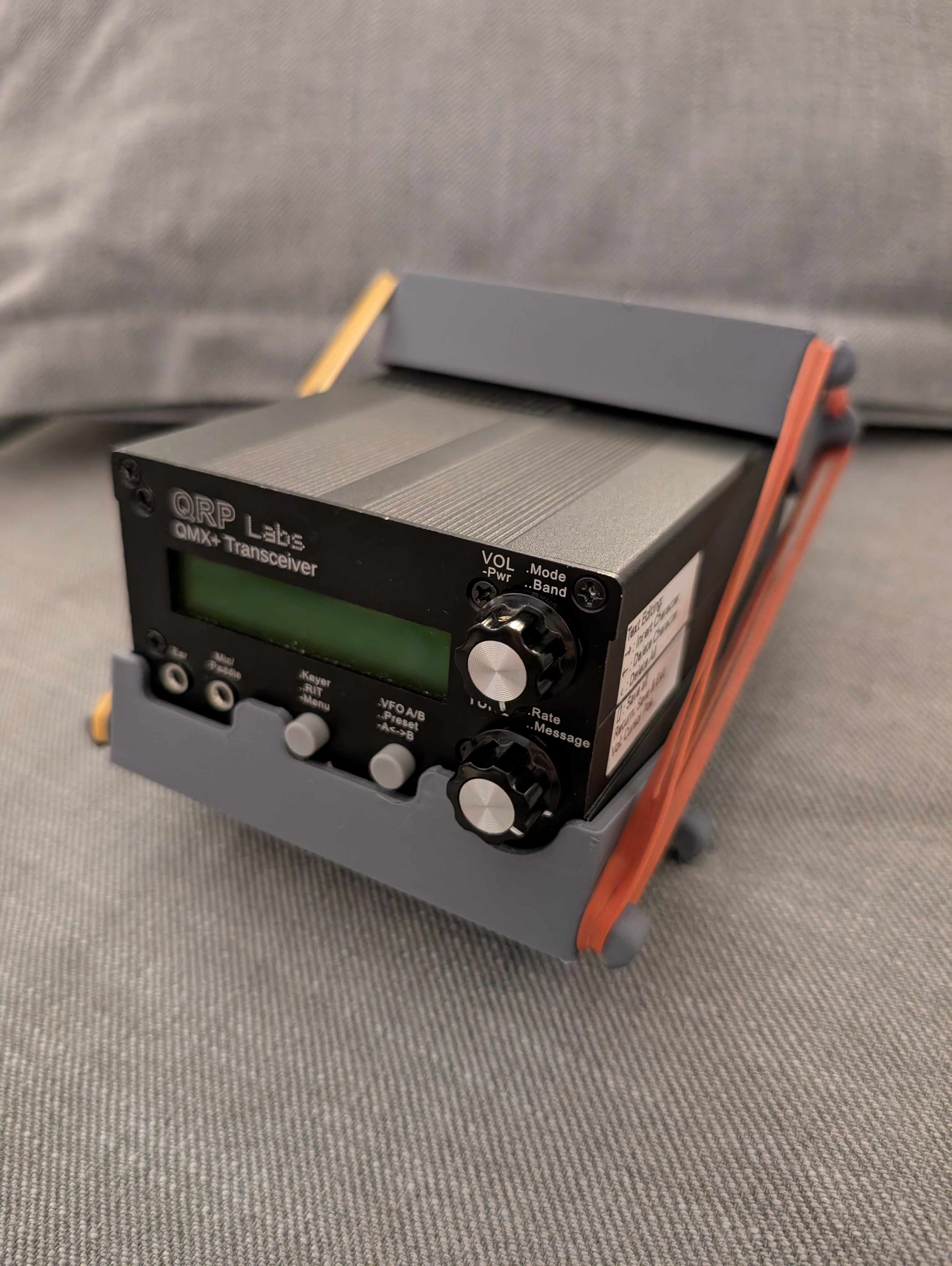 QMX+ Frontcover Stand and Storage