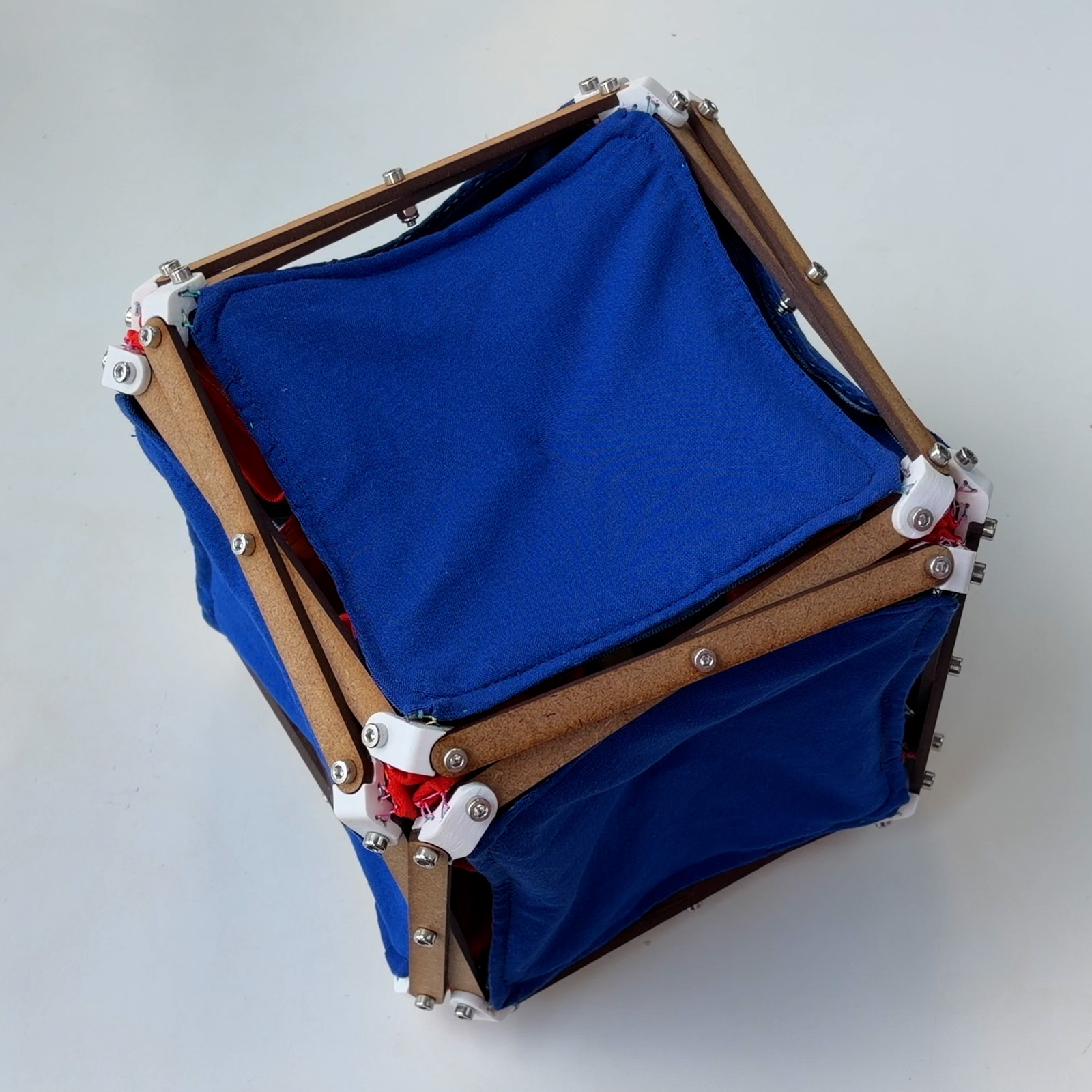 Transforming cube/octahedron linkage — miniatura 4