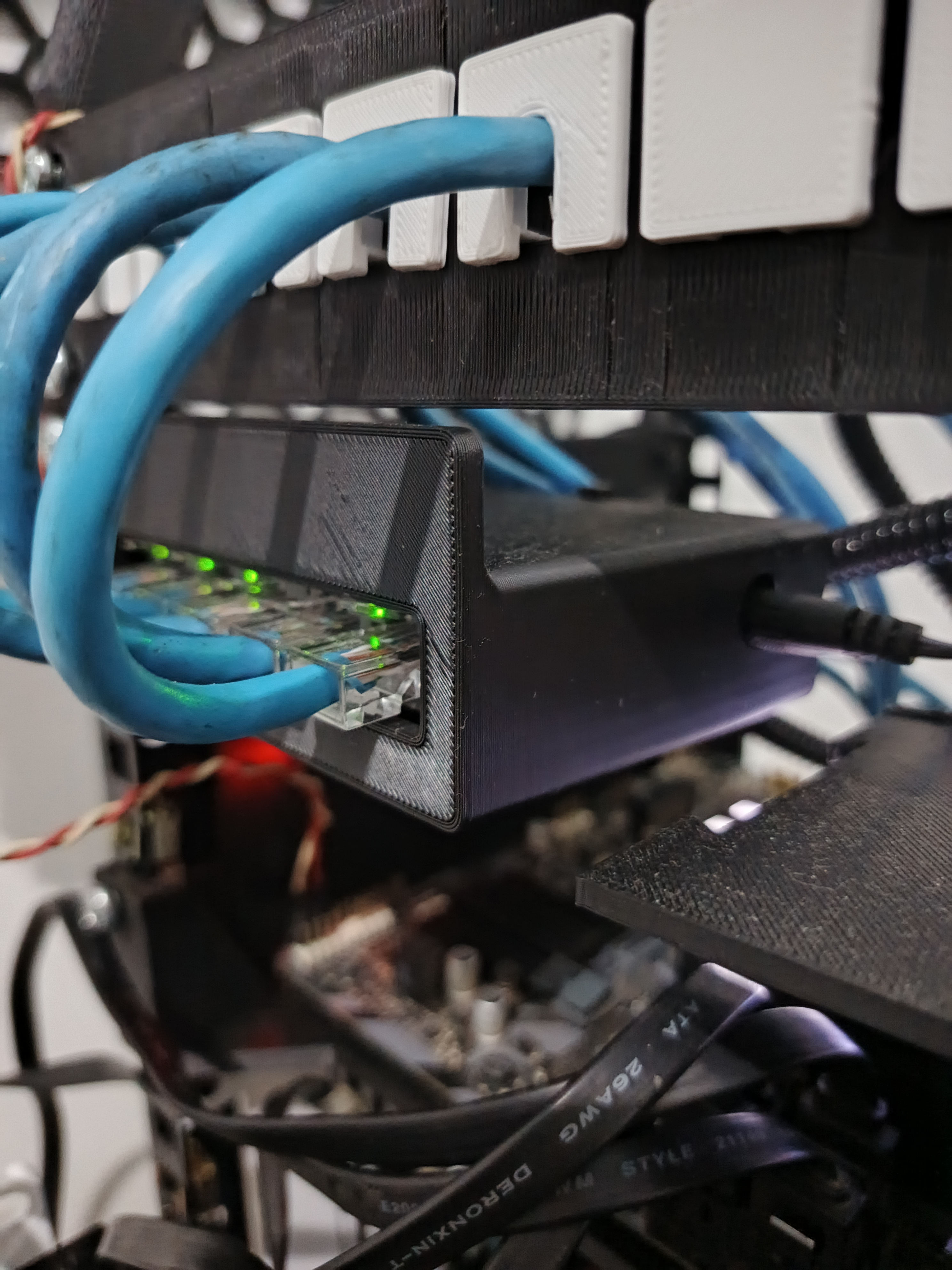 Rack Mount Switch tp-link Desktop Switch LS1005G