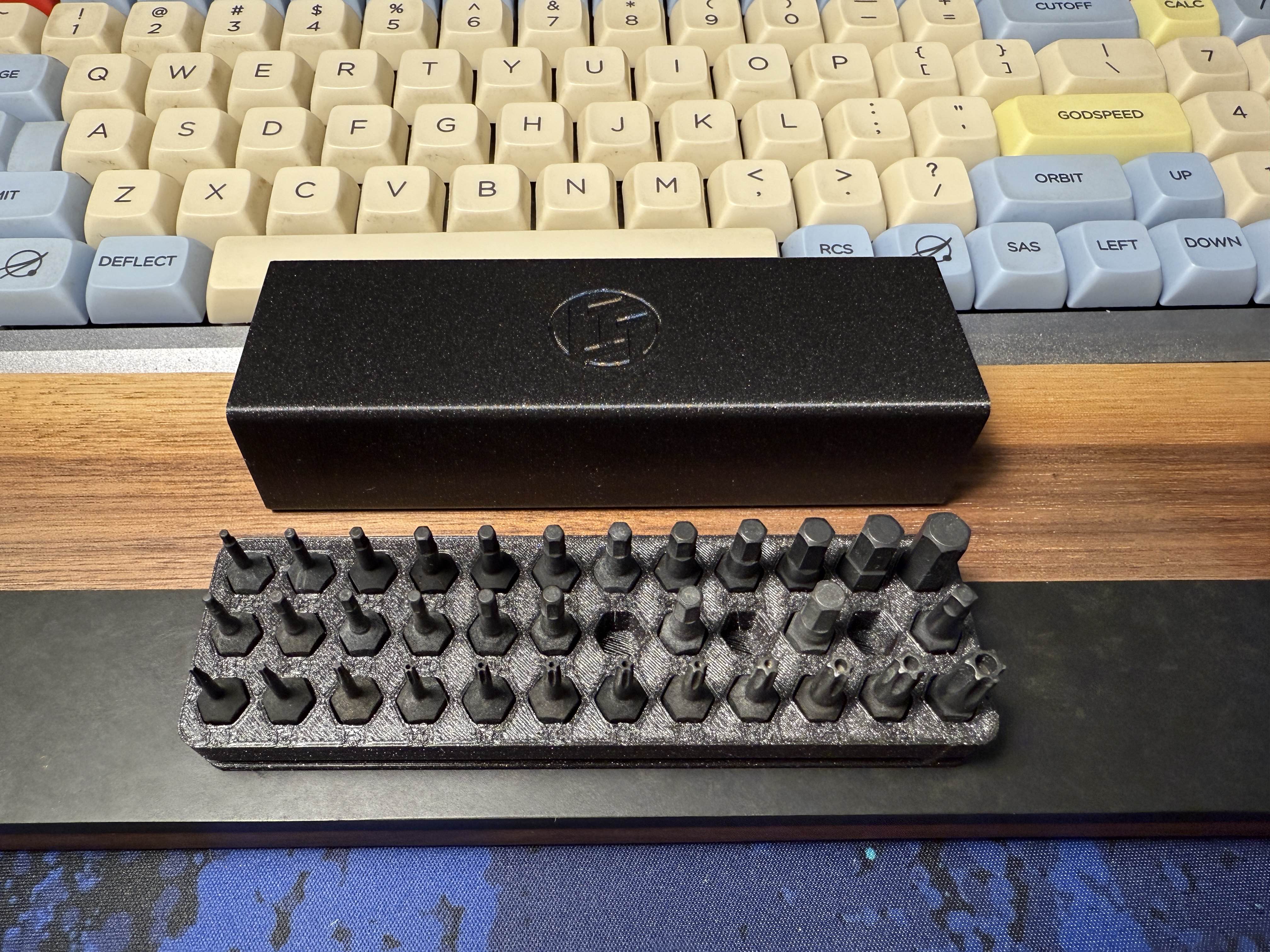 LTT Bit Storage Case with Labels (No magnets, rigid filament, print only)