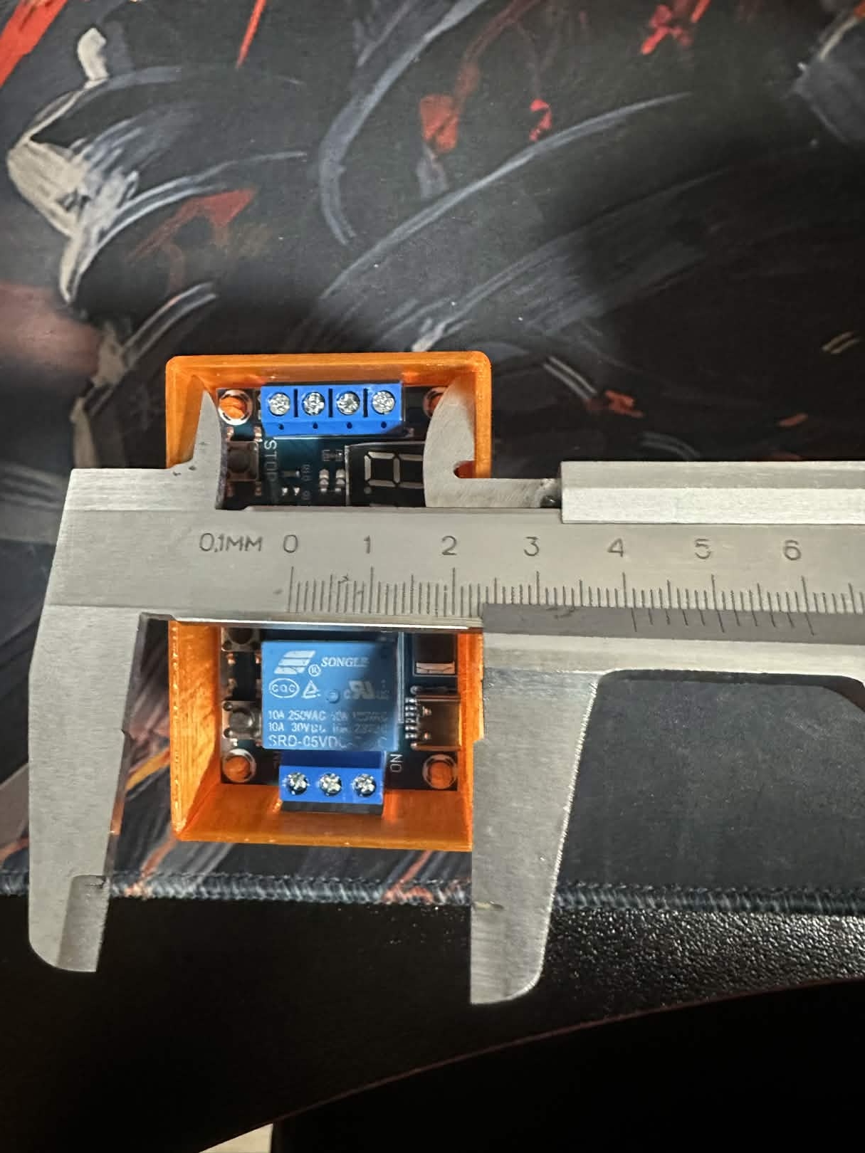 Box for a multifunctional programmable time relay