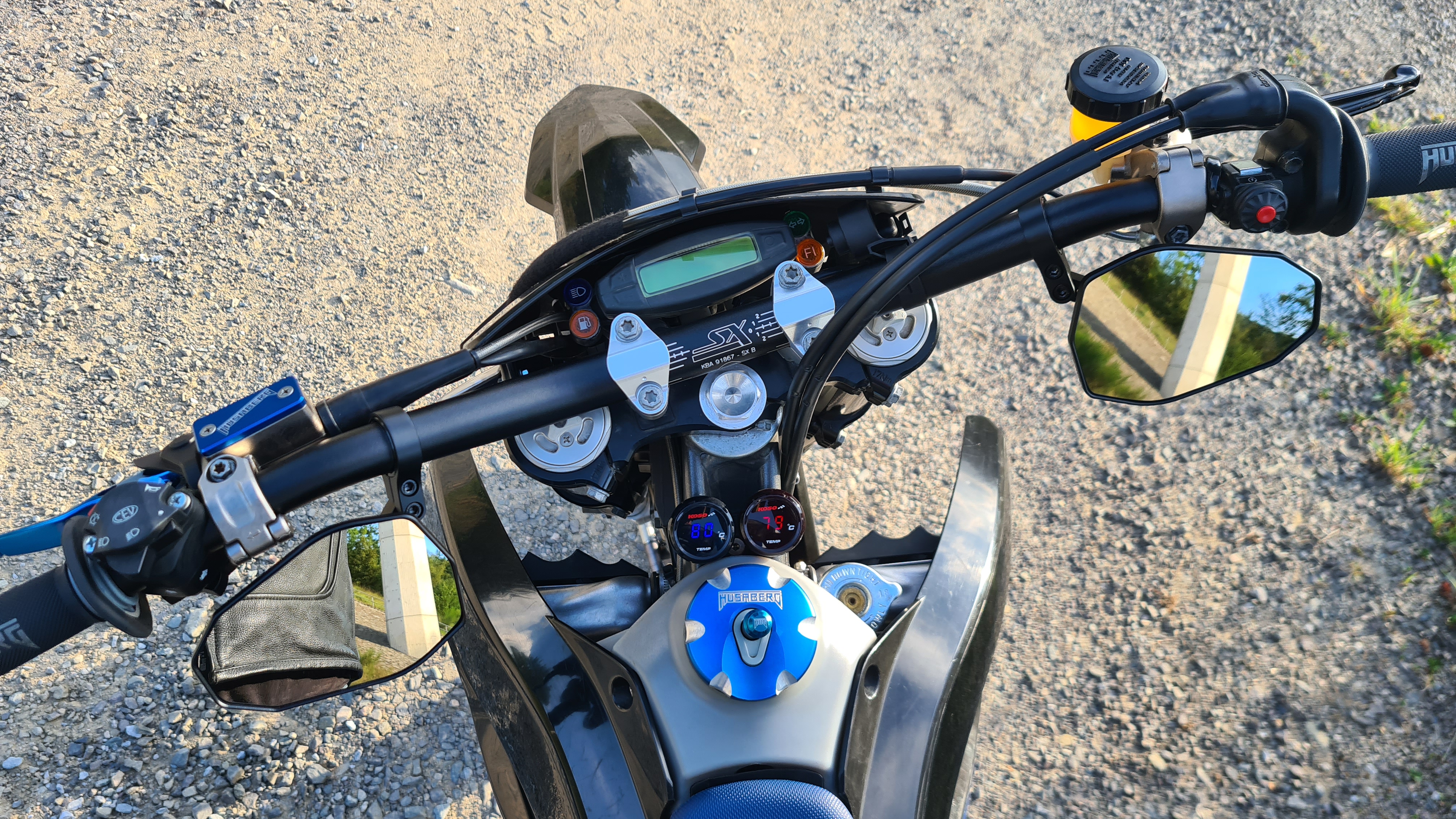 Husaberg 70° FS / FE 390 450 570 Koso coin temperature display holder