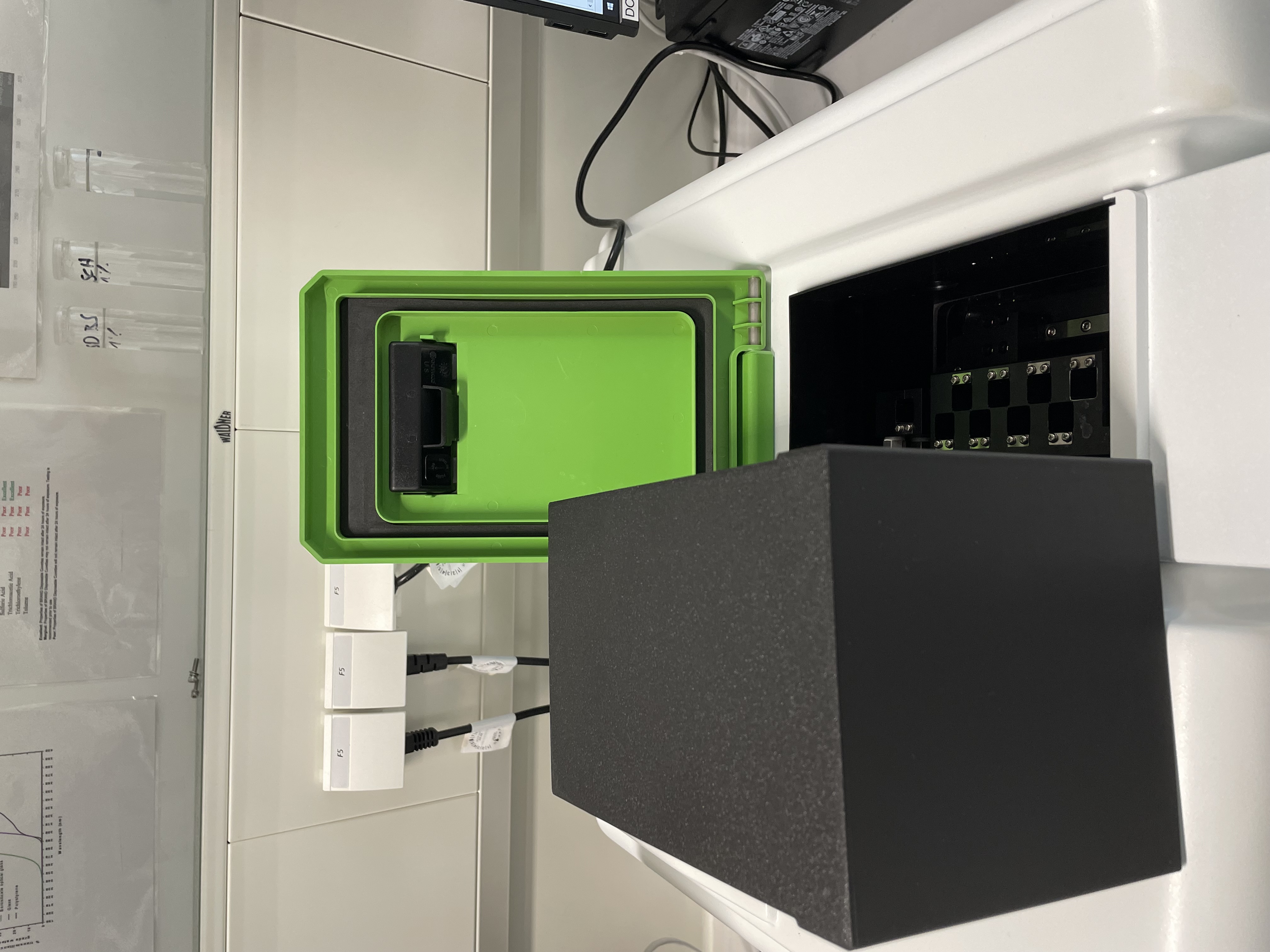 Extender cover for long-neck cuvettes in PerkinElmer Lambda 365 UVVis spectrometer
