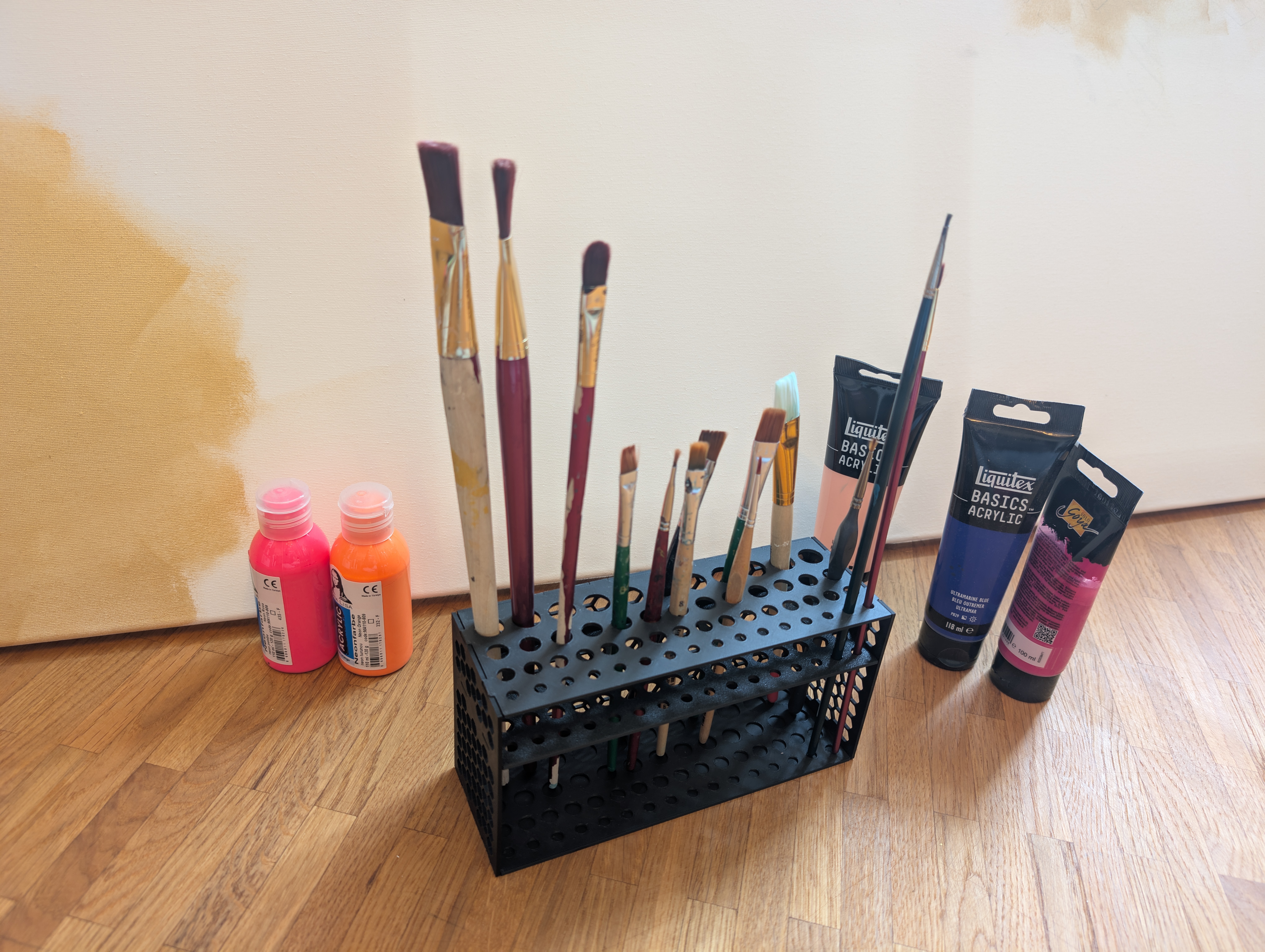 Paint Brush Holder (material saving design)