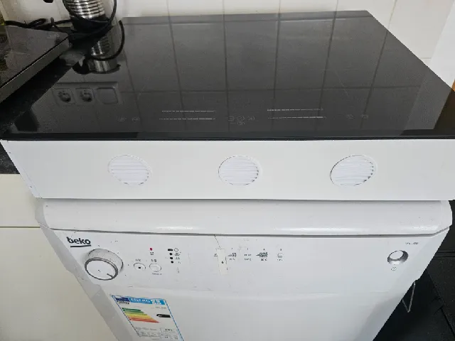 Induction hob enclosure
