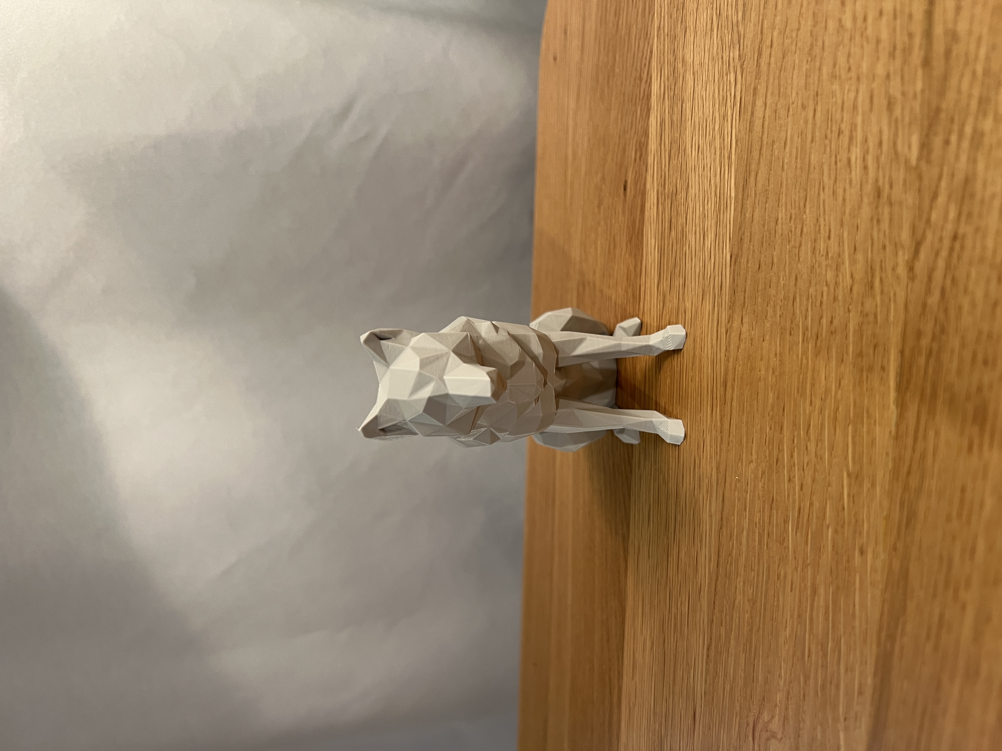Miniatura 2 do modelo 3D Low Poly Wolf Statue