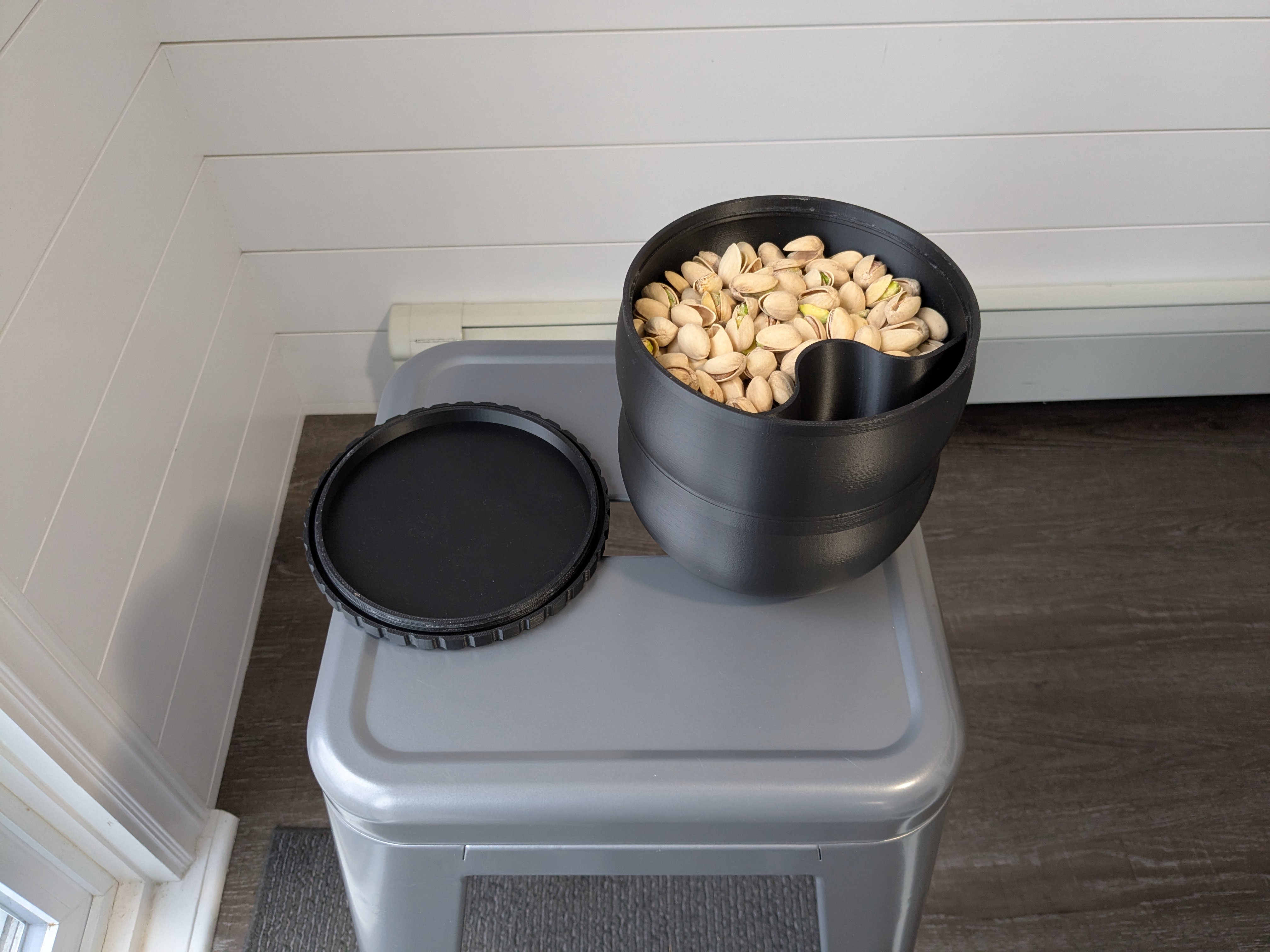 Pistachio bowl w/lid (3 part screw together)