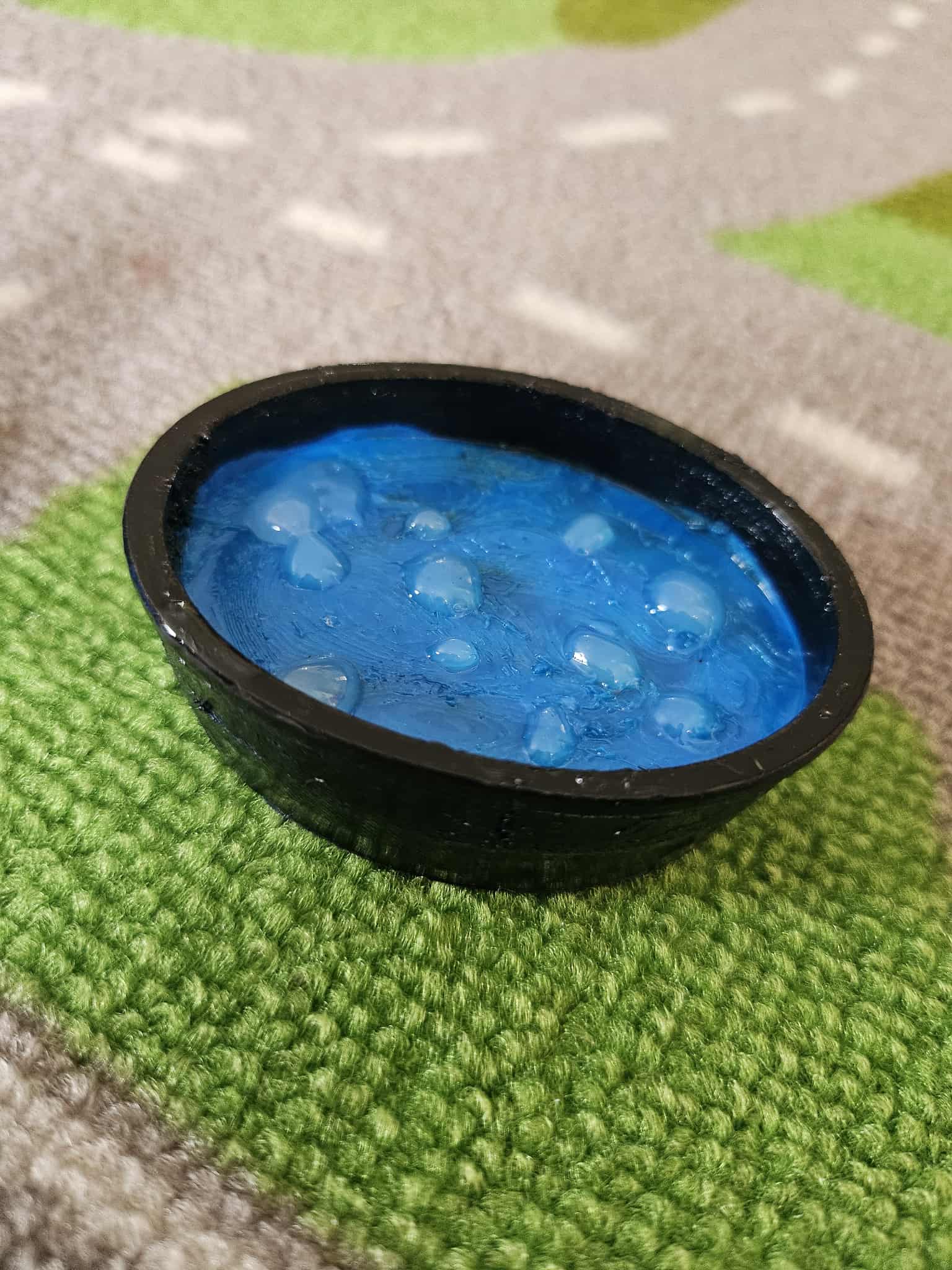 Large bucket of water - Pete the cat