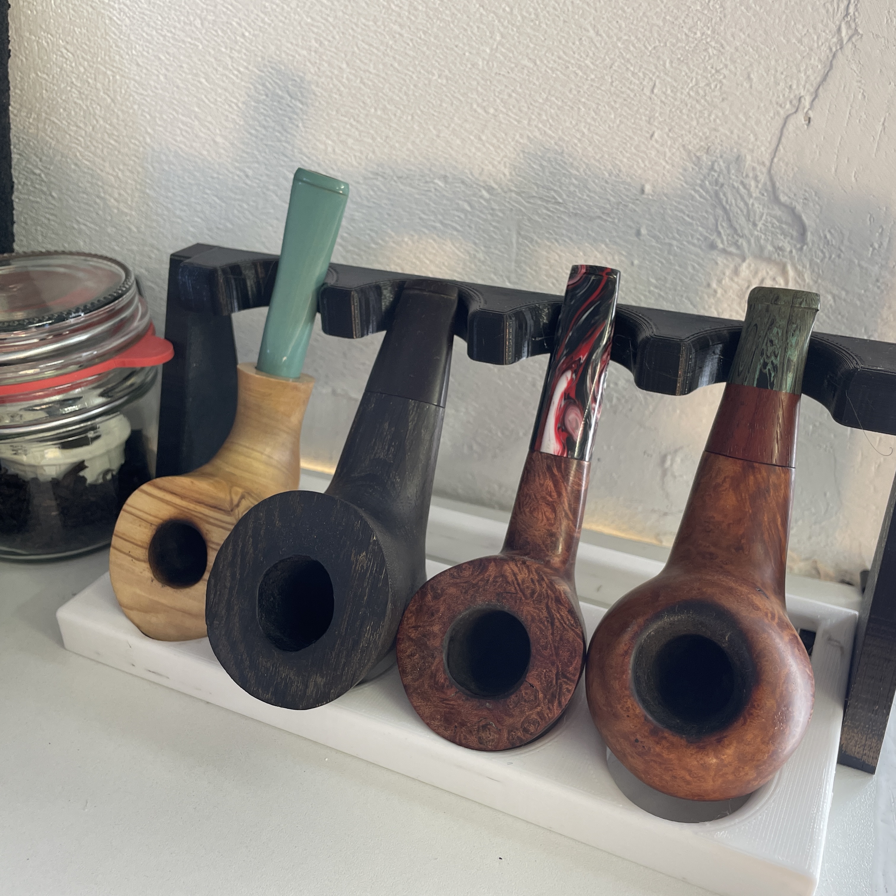 Smoking pipe stand / holder