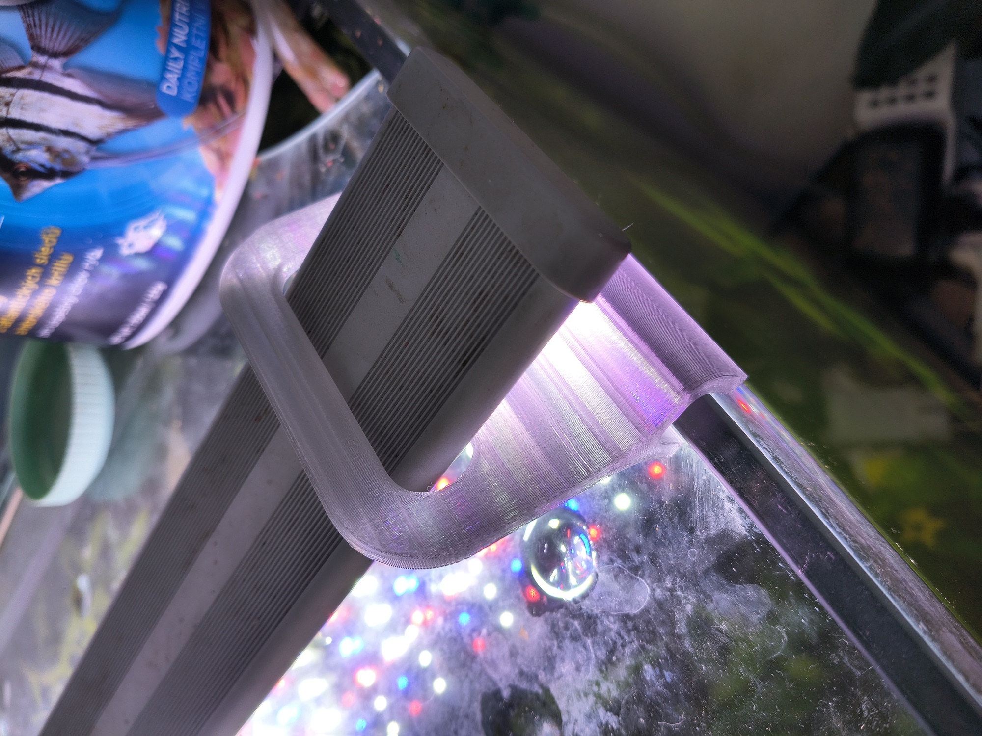 Aquarium light bracket